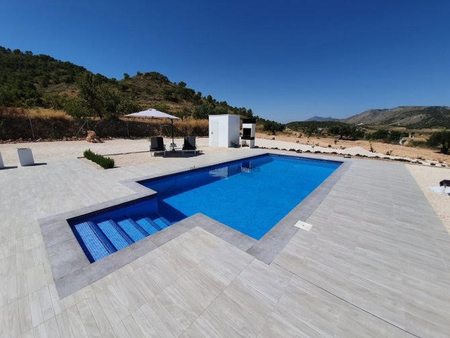3 Bedroom 3 Bathroom Villa in Pinoso