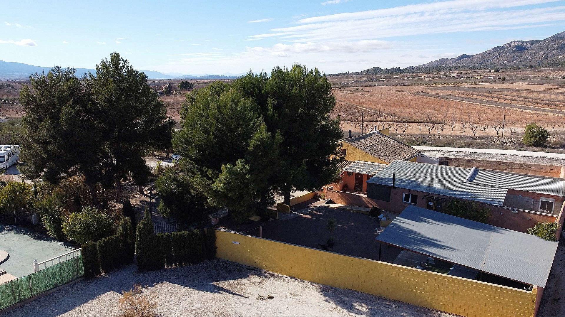 Resale - 3 Bedroom 1 Bathroom Commercial in Pinoso -  - Alicante