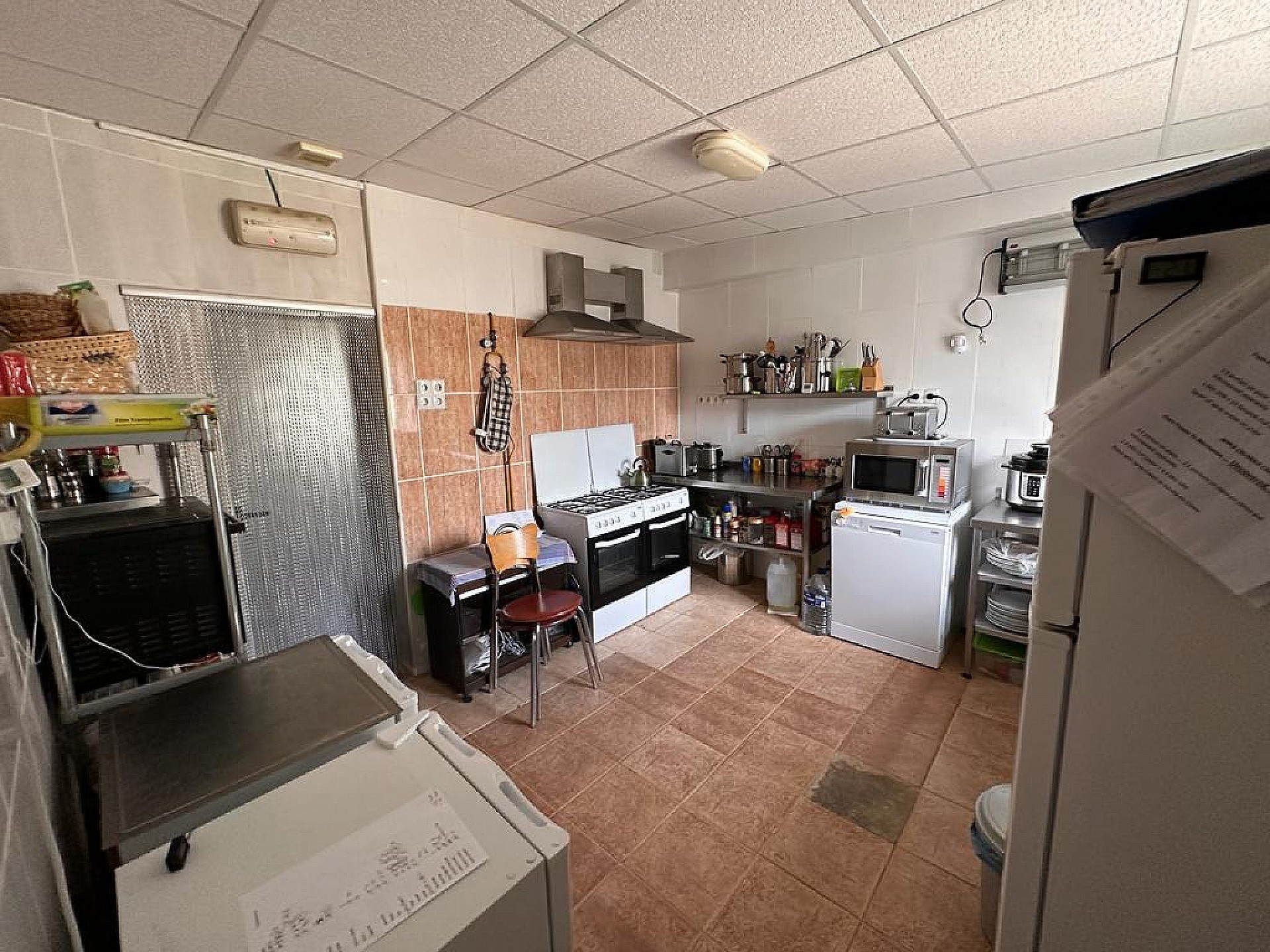 Resale - 3 Bedroom 1 Bathroom Commercial in Pinoso -  - Alicante