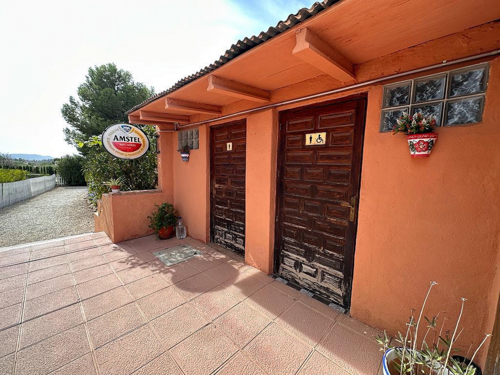 Resale - 3 Bedroom 1 Bathroom Commercial in Pinoso -  - Alicante