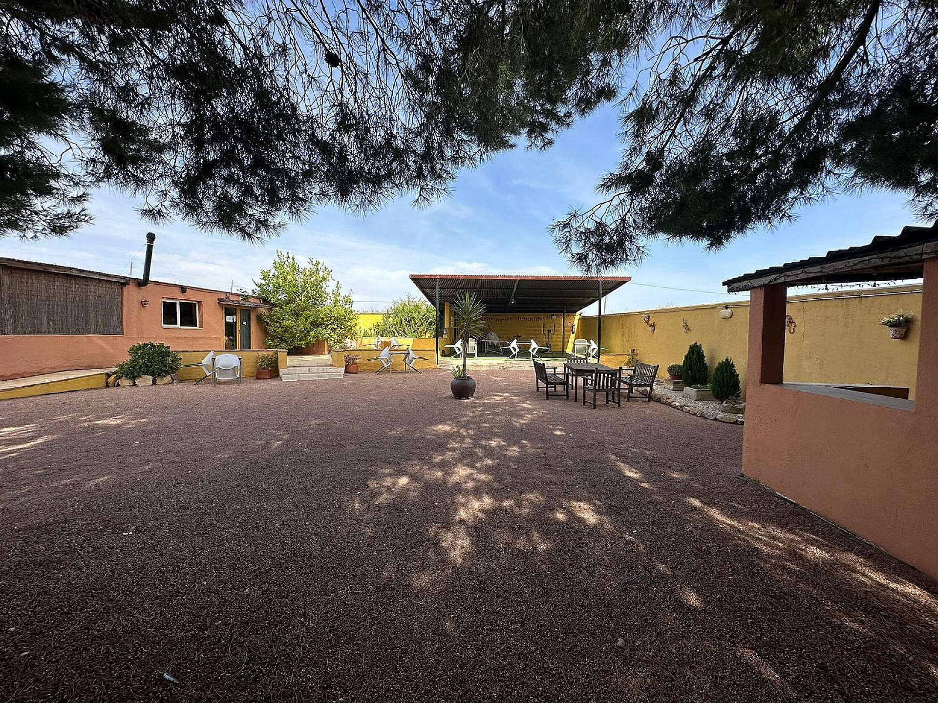 Resale - 3 Bedroom 1 Bathroom Commercial in Pinoso -  - Alicante