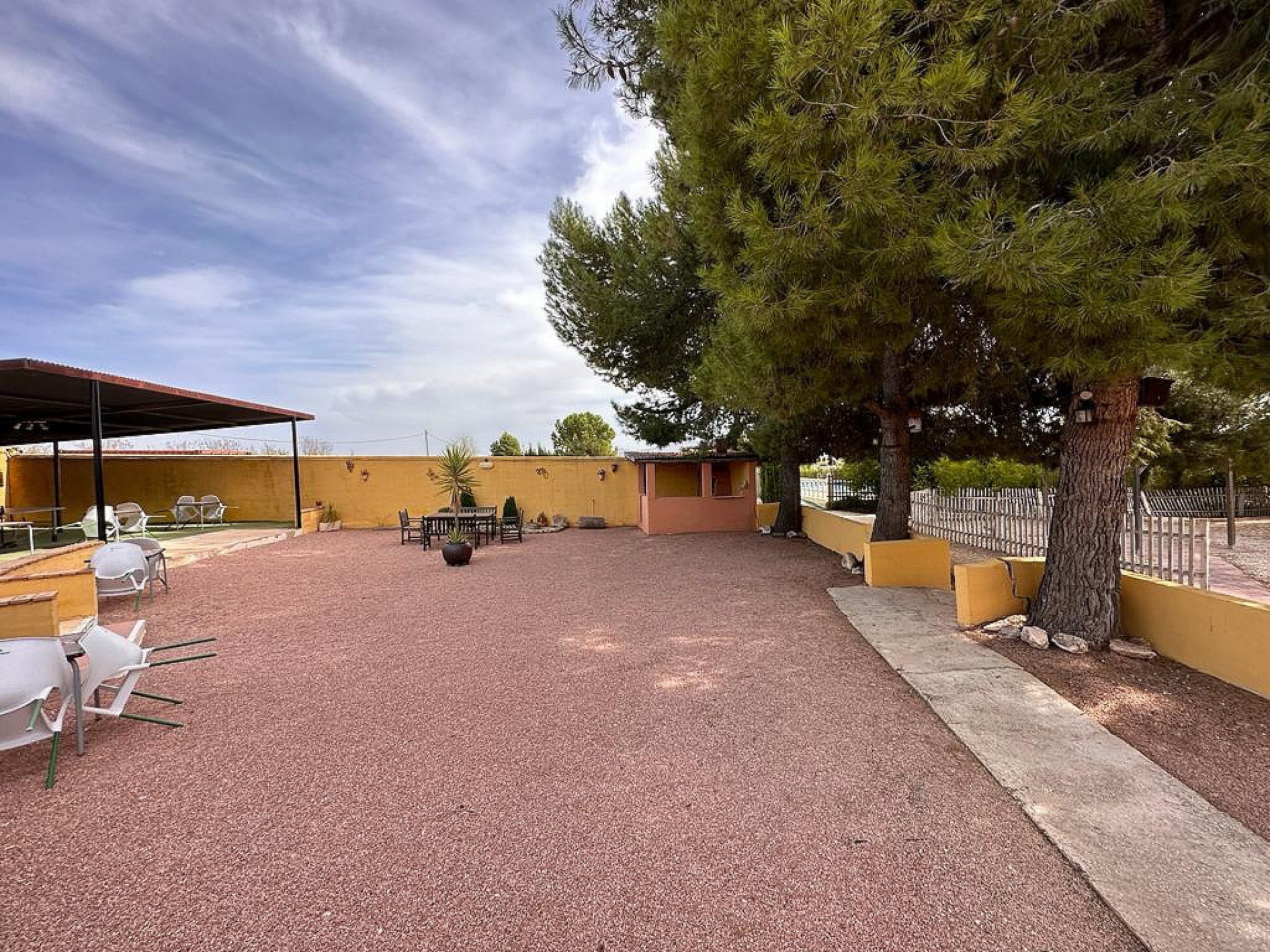 Resale - 3 Bedroom 1 Bathroom Commercial in Pinoso -  - Alicante