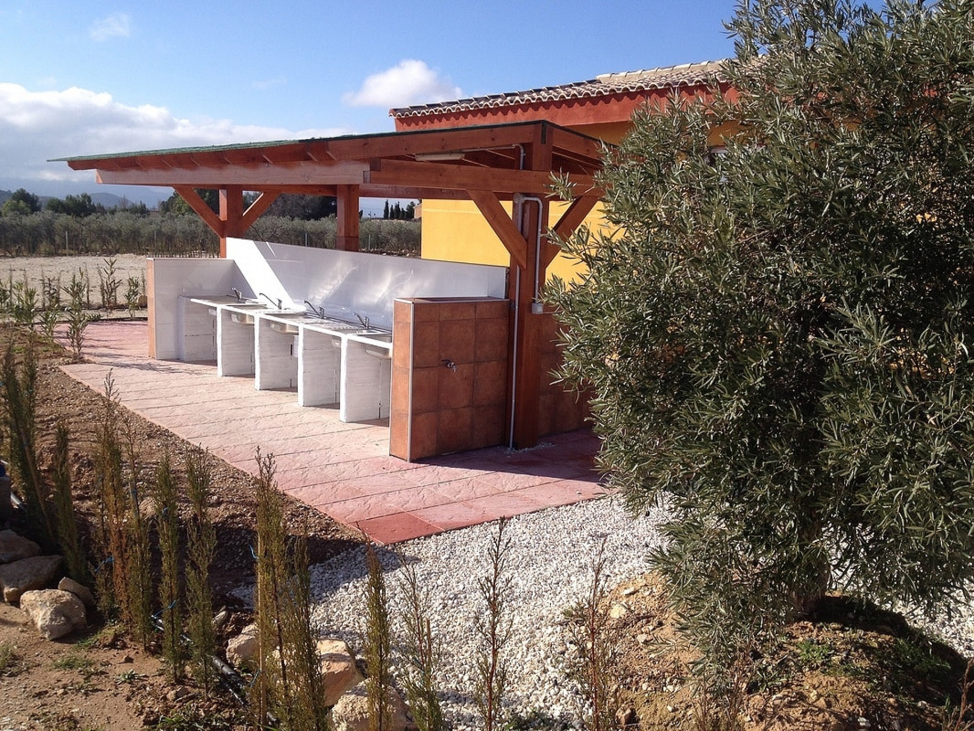 Resale - 3 Bedroom 1 Bathroom Commercial in Pinoso -  - Alicante