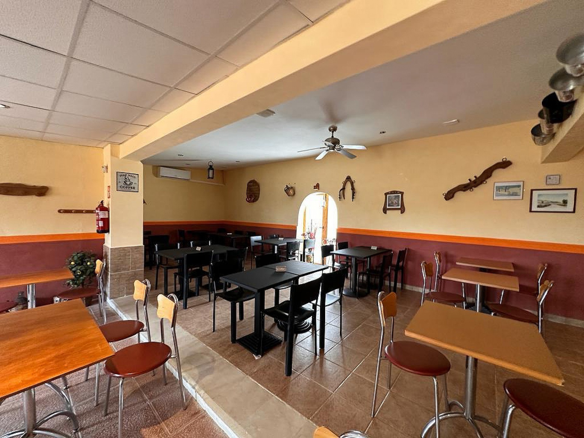 Resale - 3 Bedroom 1 Bathroom Commercial in Pinoso -  - Alicante