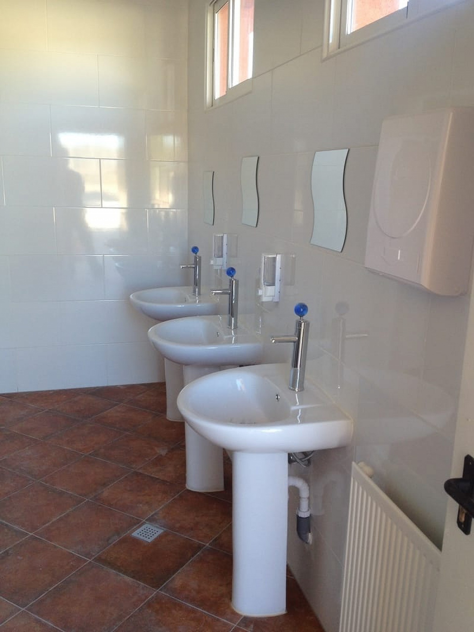 Resale - 3 Bedroom 1 Bathroom Commercial in Pinoso -  - Alicante