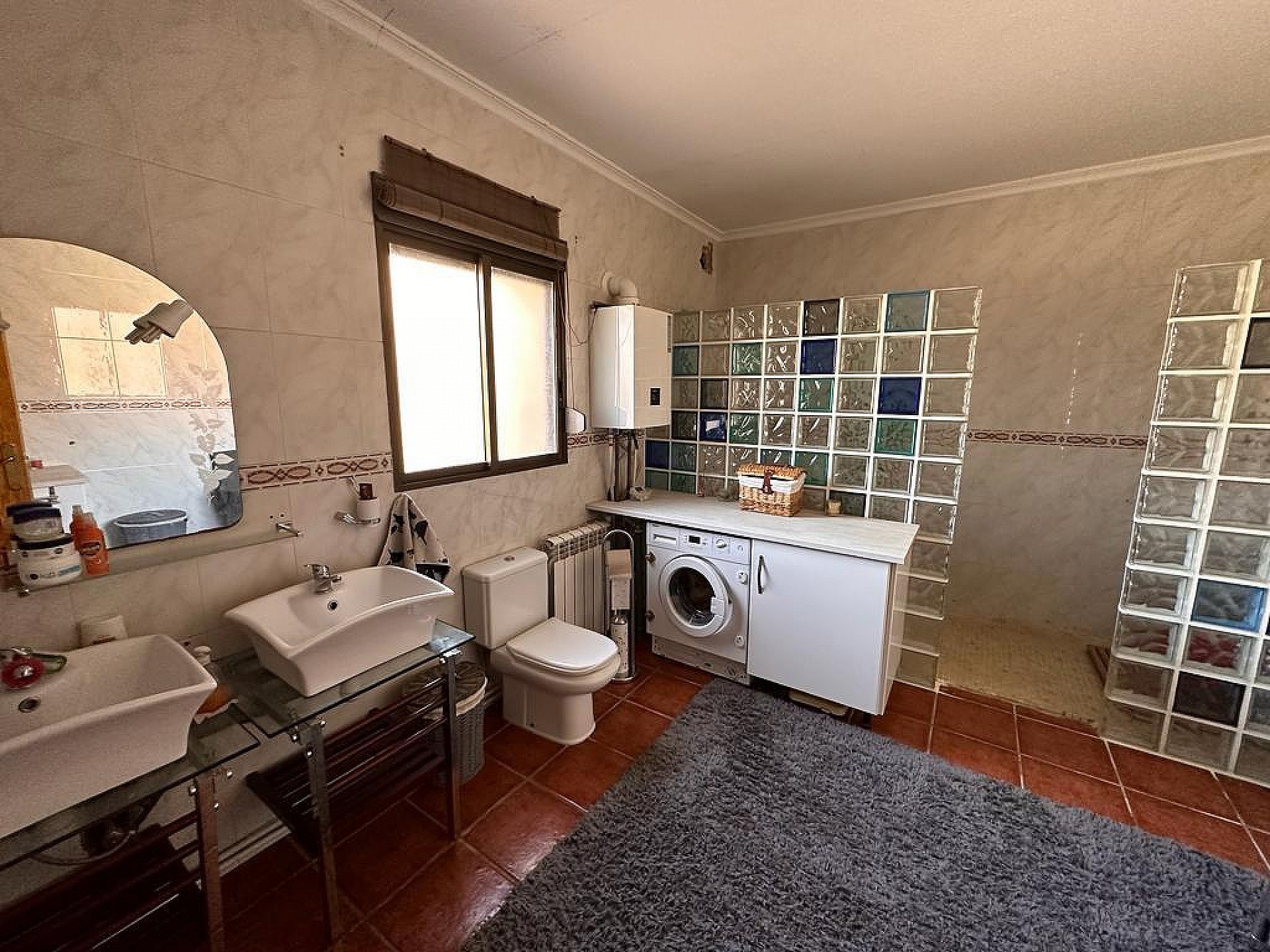 Resale - 3 Bedroom 1 Bathroom Commercial in Pinoso -  - Alicante