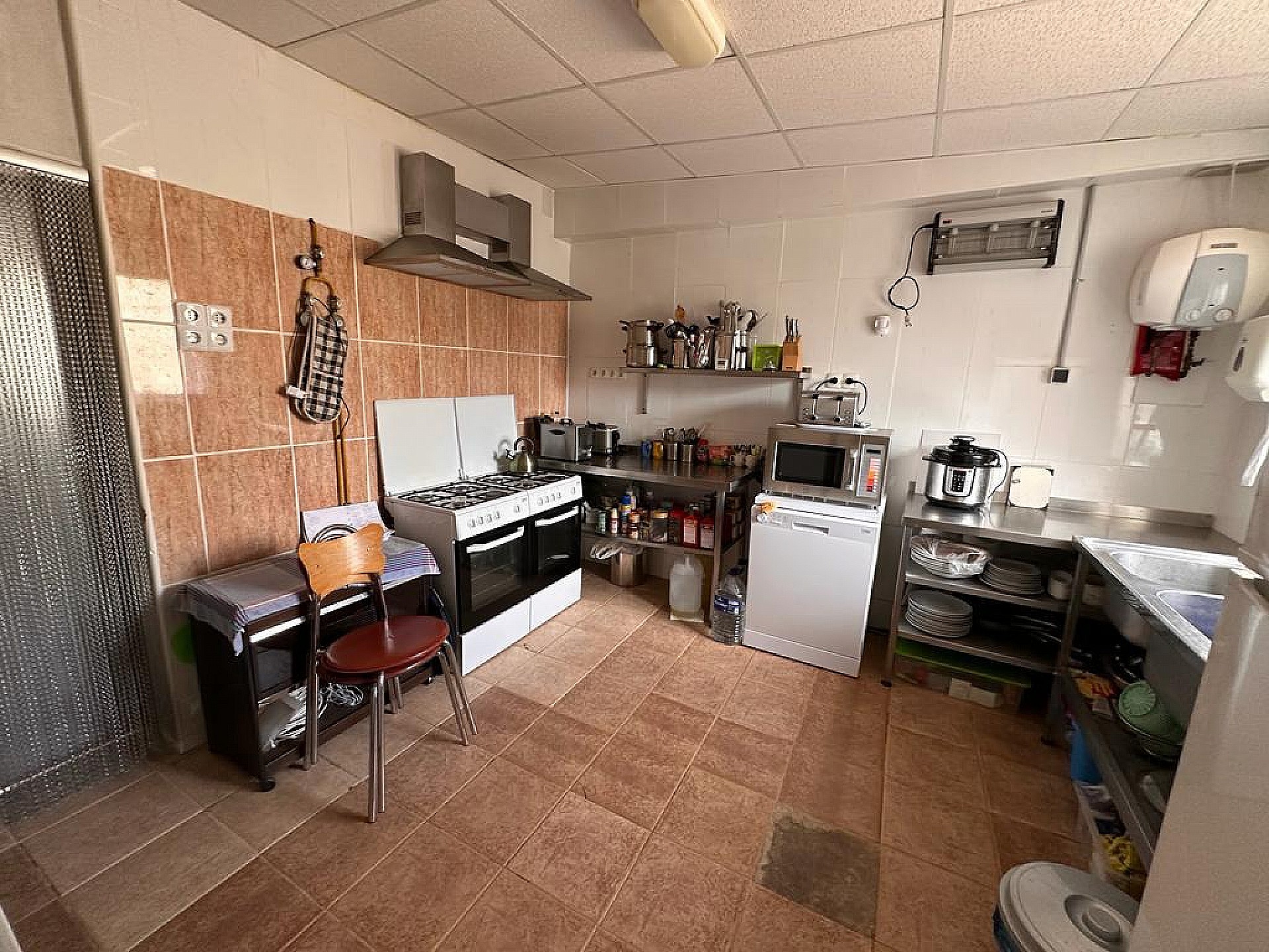 Resale - 3 Bedroom 1 Bathroom Commercial in Pinoso -  - Alicante