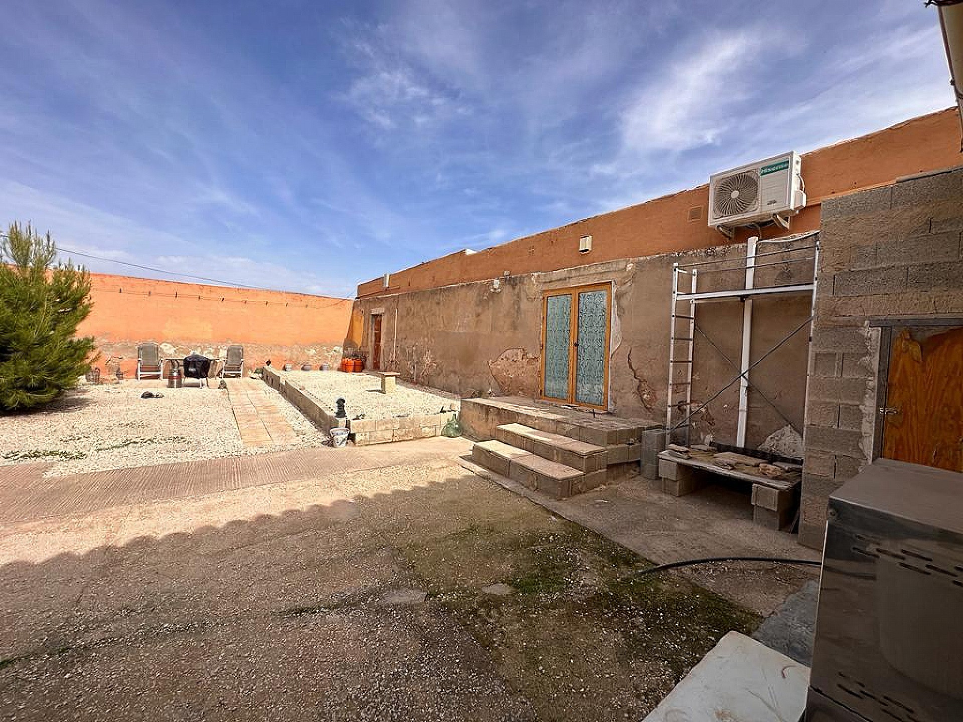 Resale - 3 Bedroom 1 Bathroom Commercial in Pinoso -  - Alicante