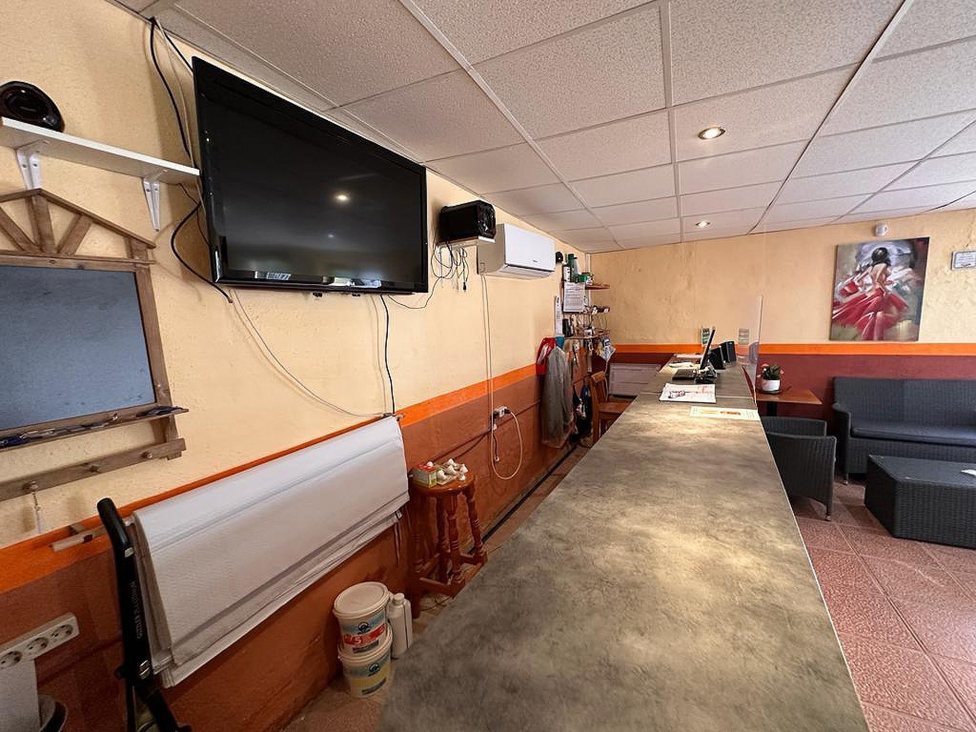 Resale - 3 Bedroom 1 Bathroom Commercial in Pinoso -  - Alicante