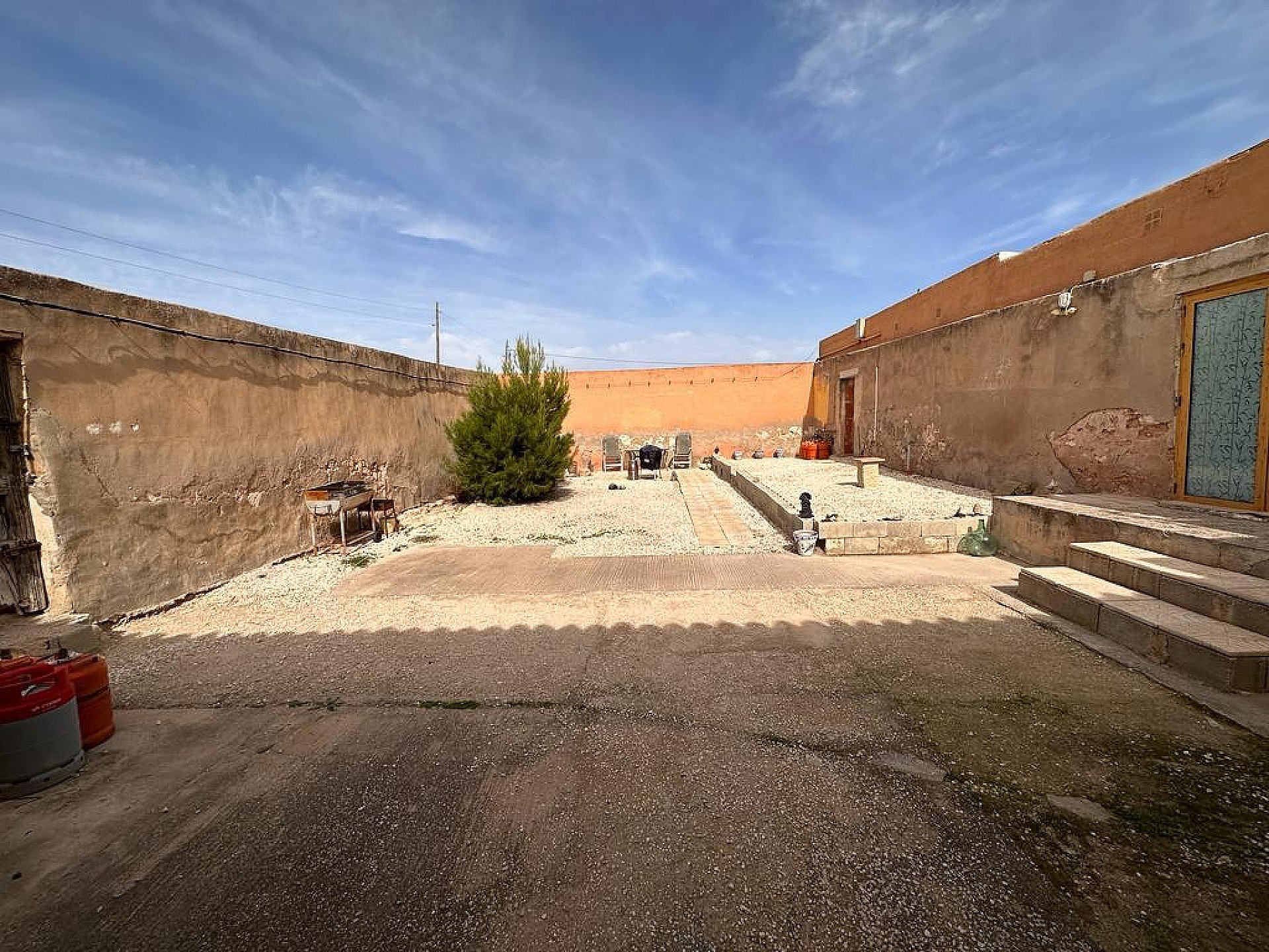 Resale - 3 Bedroom 1 Bathroom Commercial in Pinoso -  - Alicante