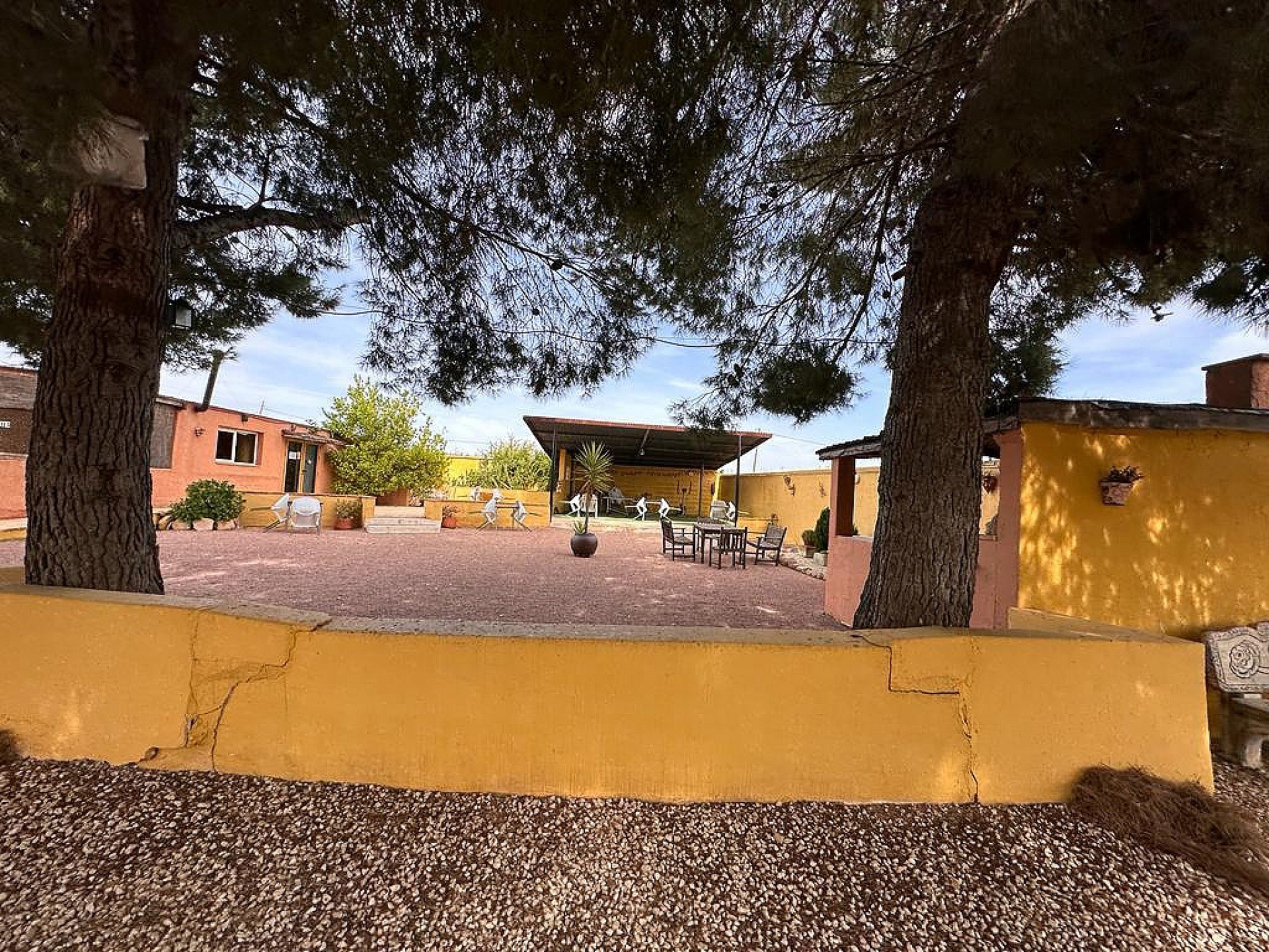 Resale - 3 Bedroom 1 Bathroom Commercial in Pinoso -  - Alicante