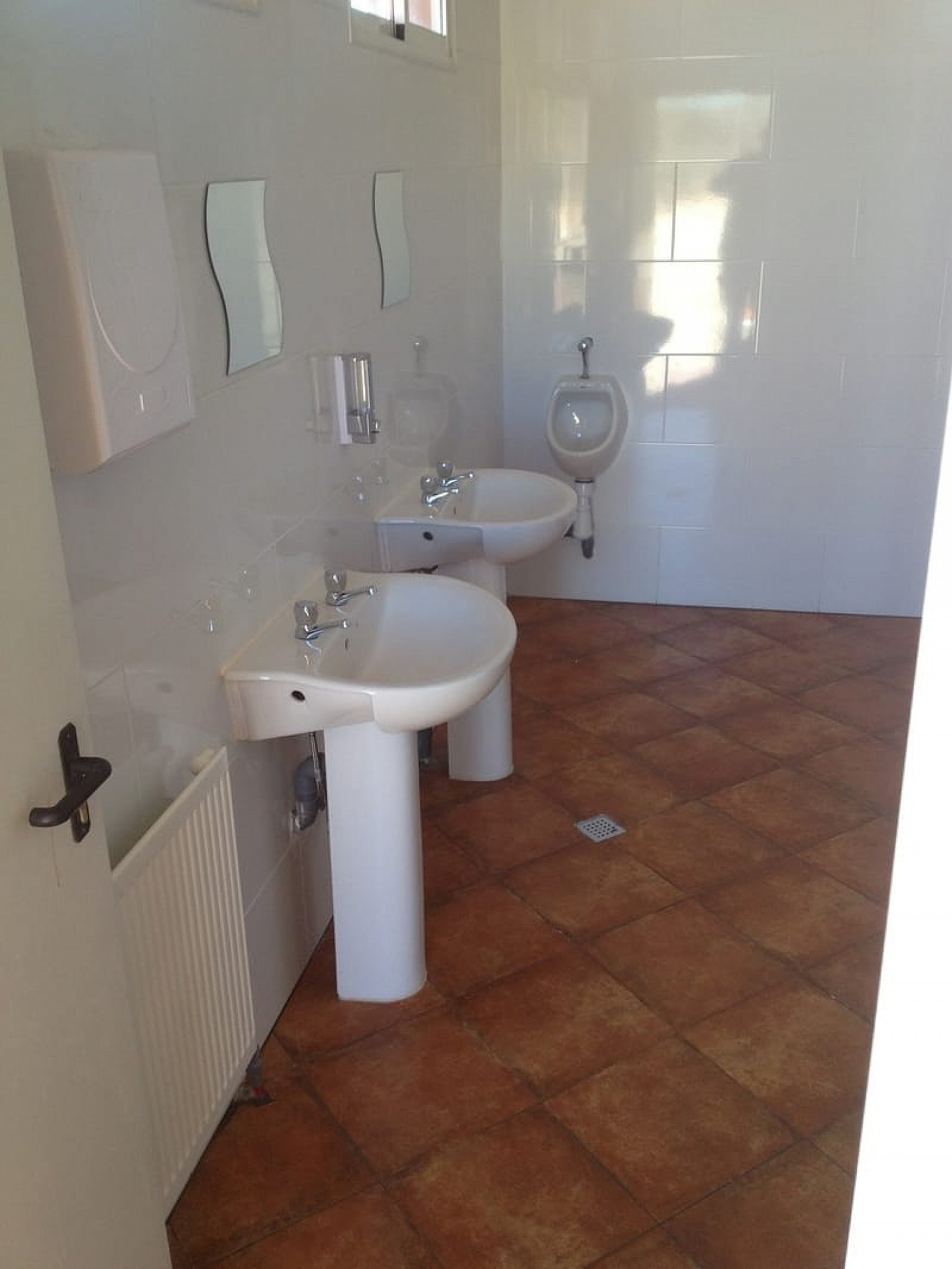 Resale - 3 Bedroom 1 Bathroom Commercial in Pinoso -  - Alicante