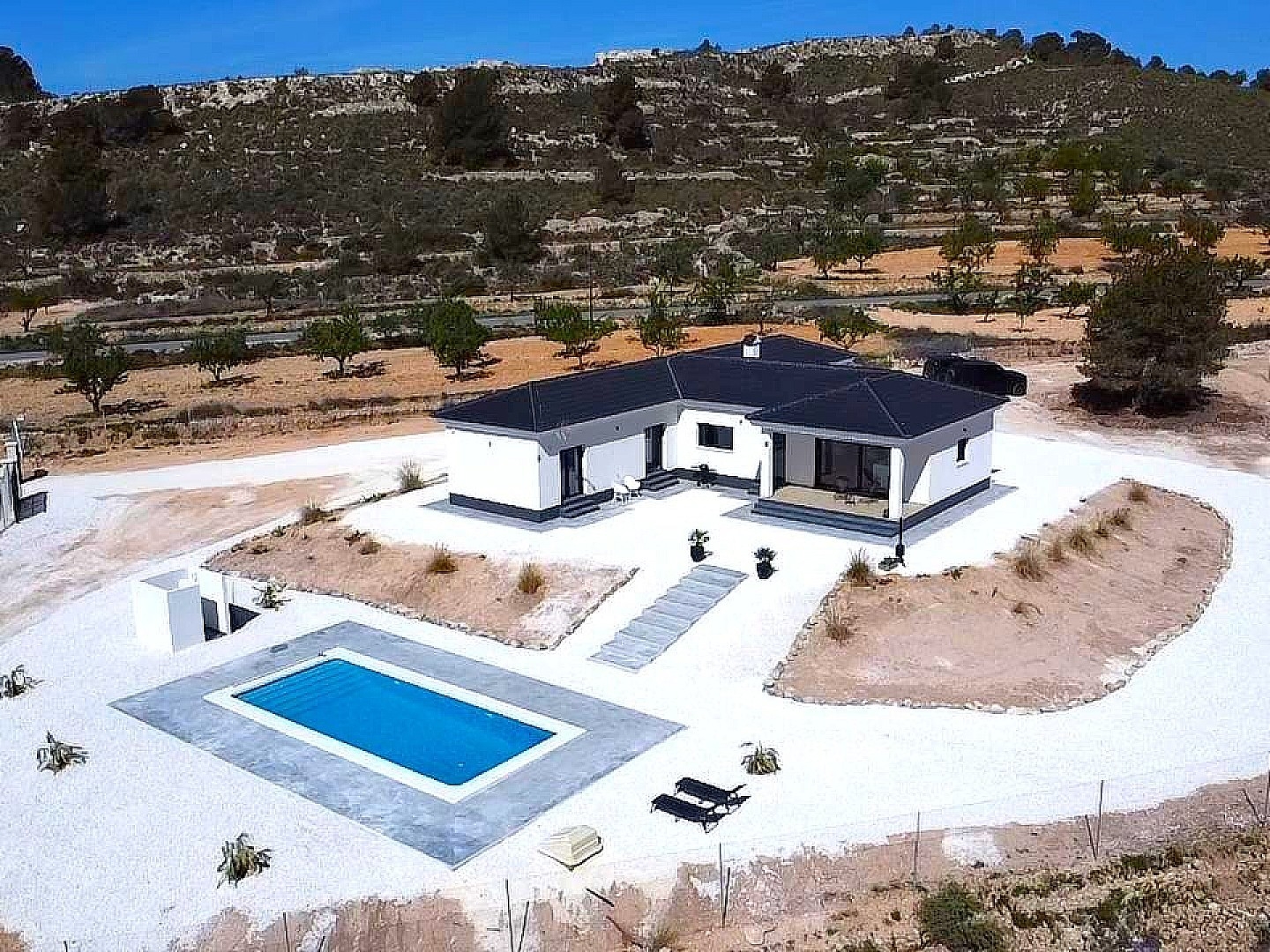 4 Bedroom 3 Bathroom Villa in Pinoso