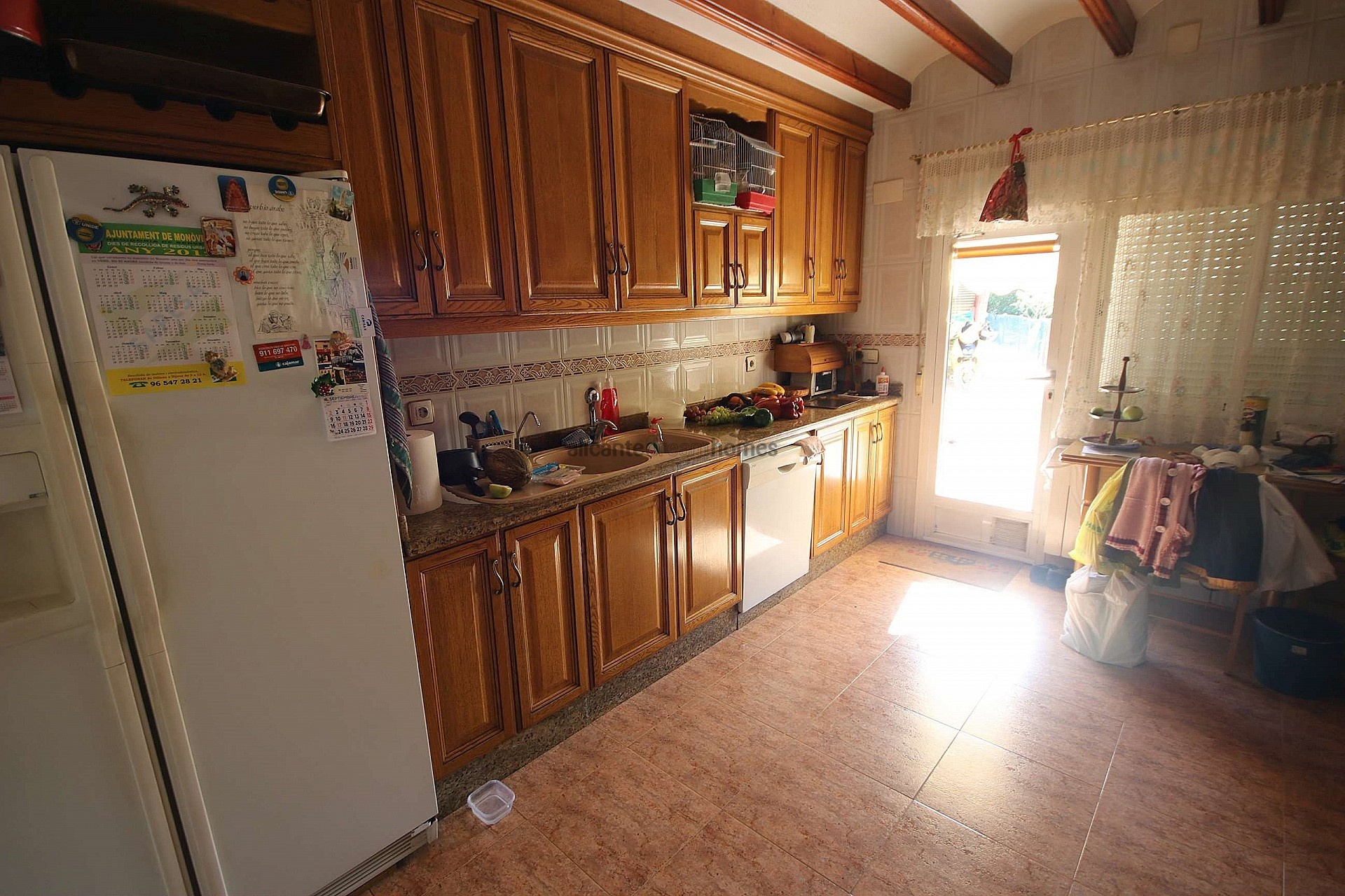 Resale - 9 Bedroom 4 Bathroom Villa in Monóvar -  - Alicante