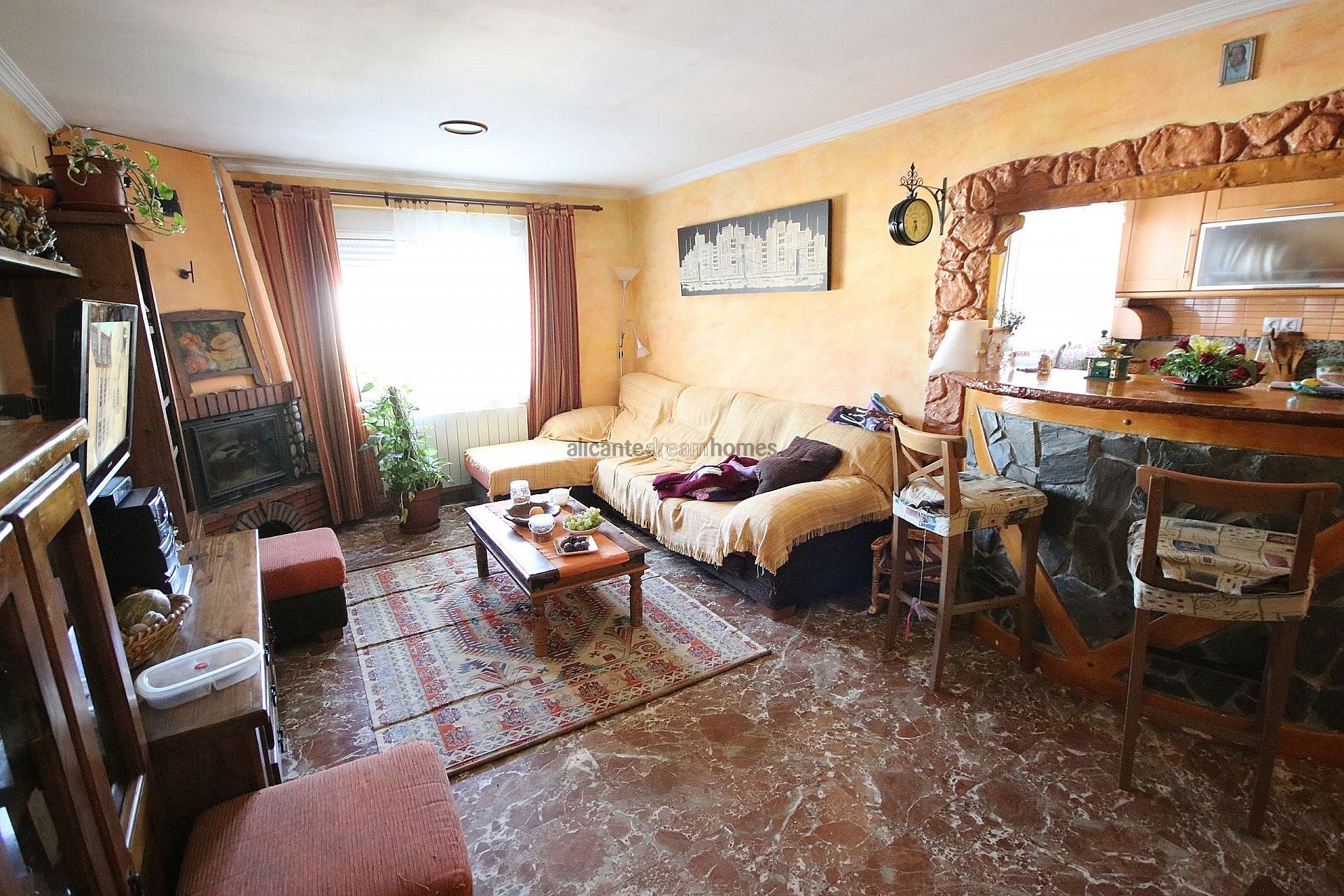 Resale - 9 Bedroom 4 Bathroom Villa in Monóvar -  - Alicante