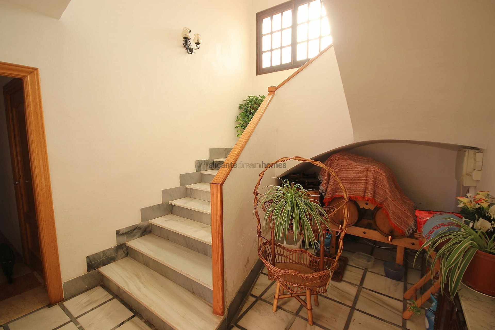 Resale - 9 Bedroom 4 Bathroom Villa in Monóvar -  - Alicante