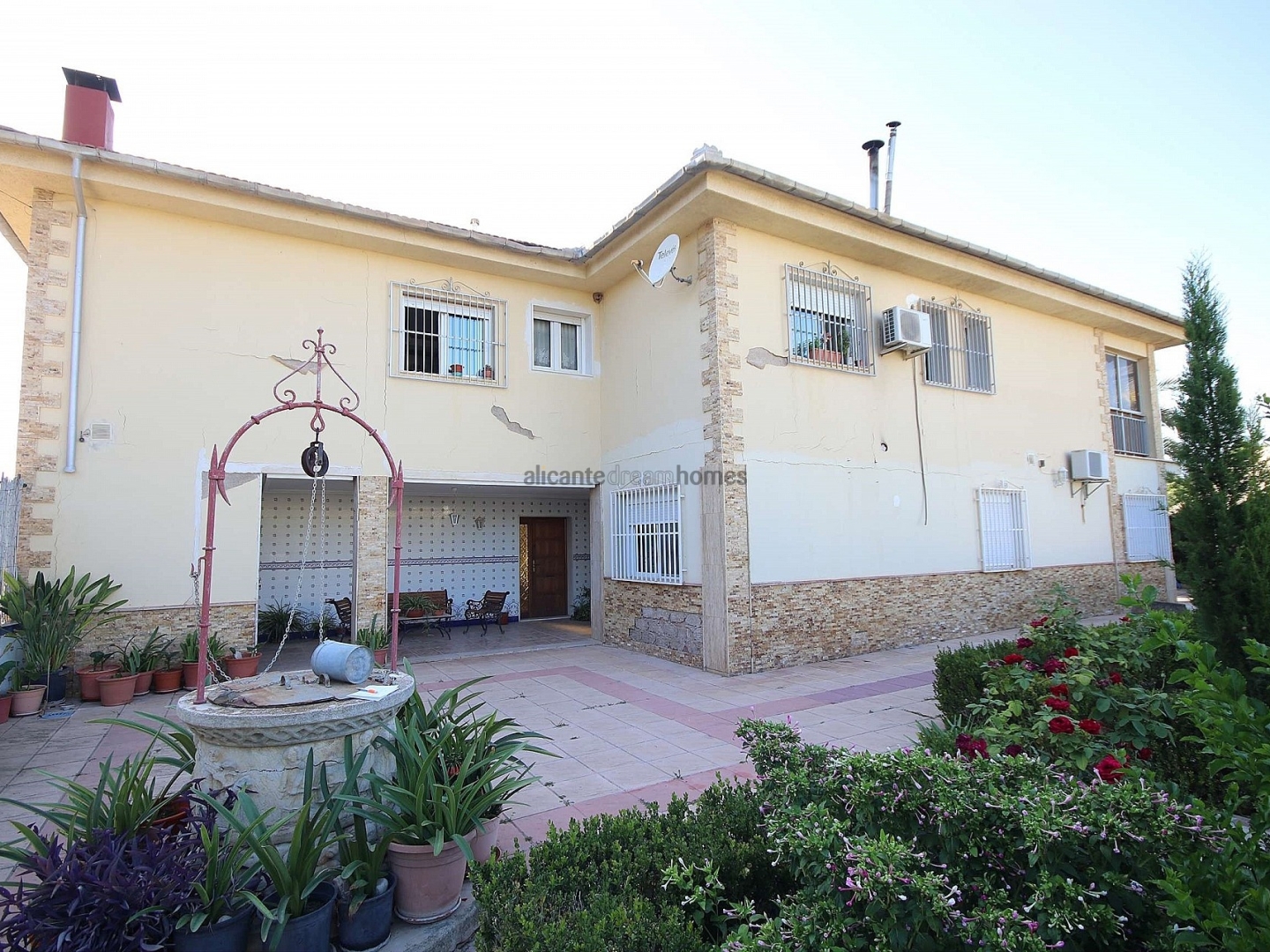 9 Bedroom 4 Bathroom Villa in Monóvar
