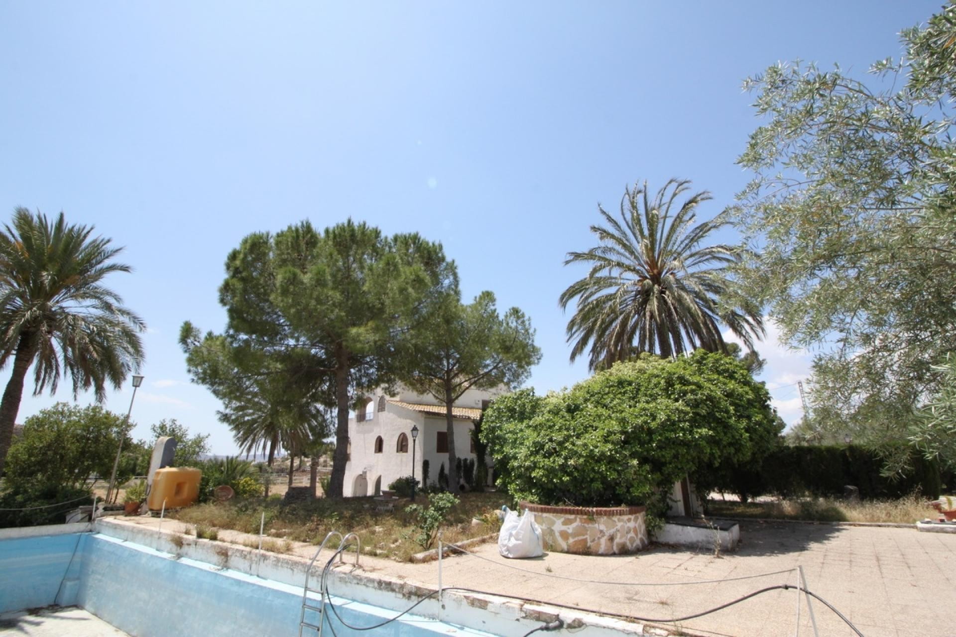 Resale - 5 Bedroom 4 Bathroom Villa in Agost -  - Alicante