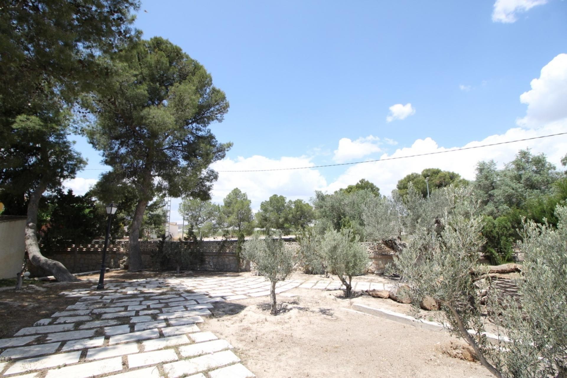 Resale - 5 Bedroom 4 Bathroom Villa in Agost -  - Alicante