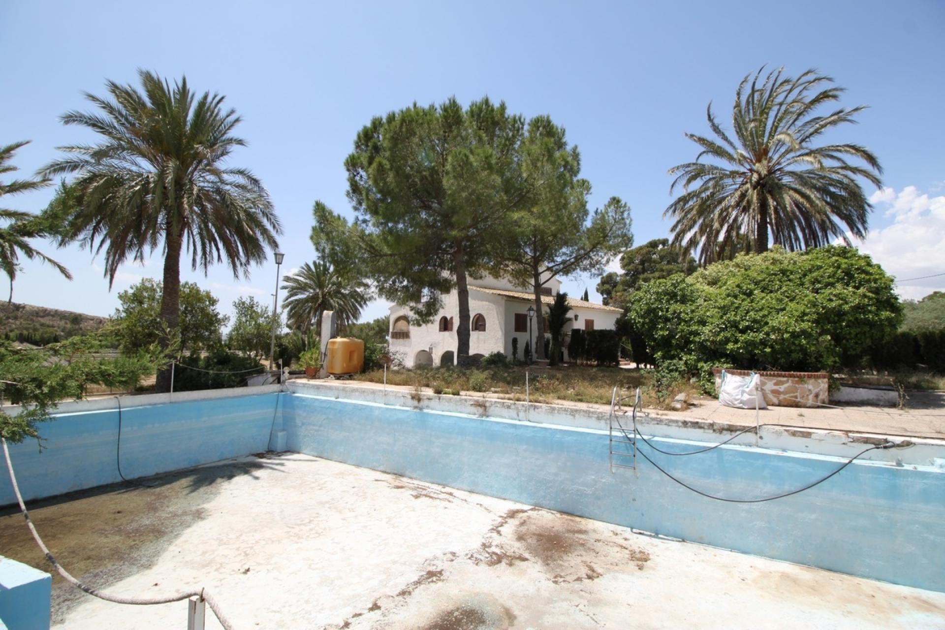 Resale - 5 Bedroom 4 Bathroom Villa in Agost -  - Alicante