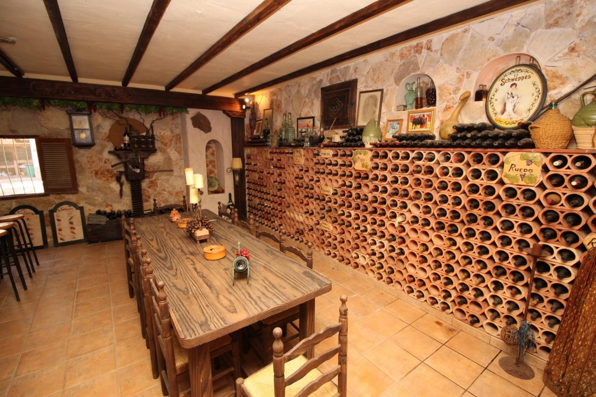 Resale - 5 Bedroom 4 Bathroom Villa in Agost -  - Alicante