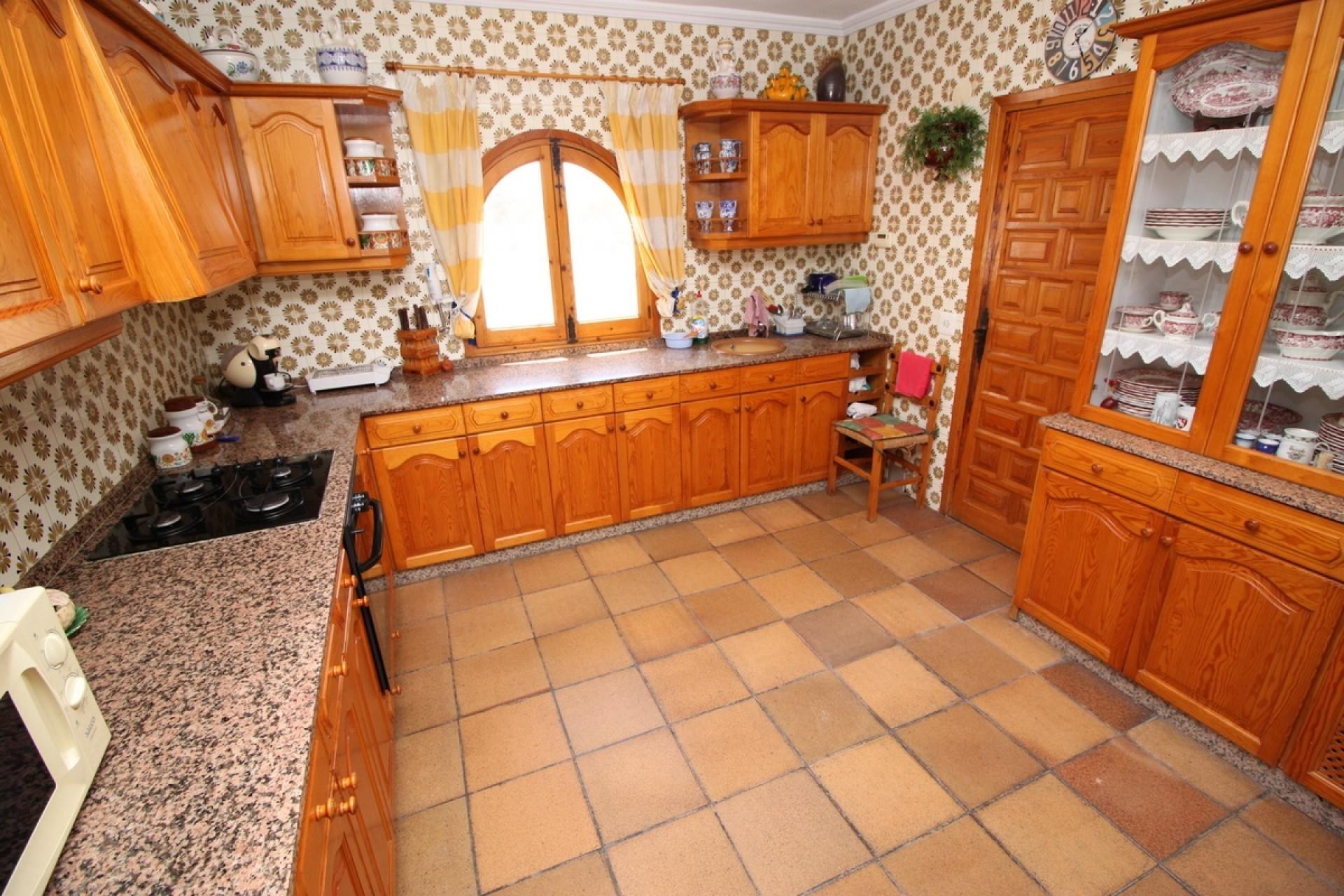 Resale - 5 Bedroom 4 Bathroom Villa in Agost -  - Alicante