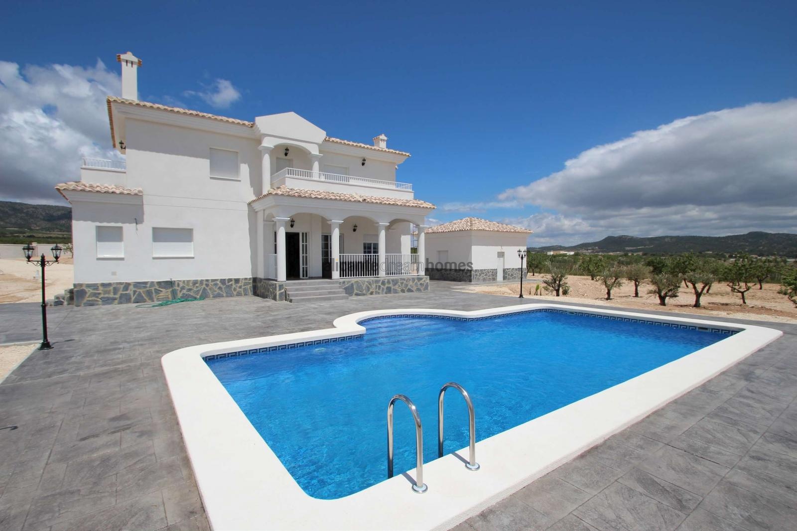 Resale - 4 Bedroom 3 Bathroom Villa in Pinoso -  - Alicante