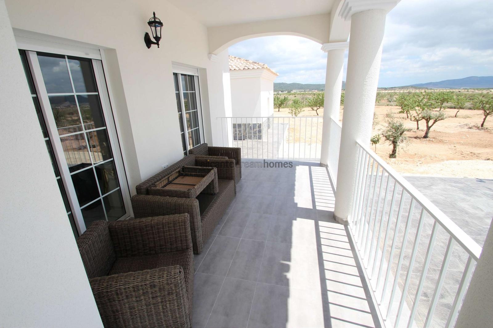 Resale - 4 Bedroom 3 Bathroom Villa in Pinoso -  - Alicante