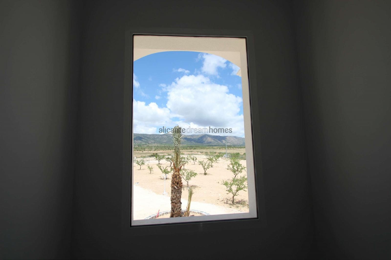 Resale - 4 Bedroom 3 Bathroom Villa in Pinoso -  - Alicante