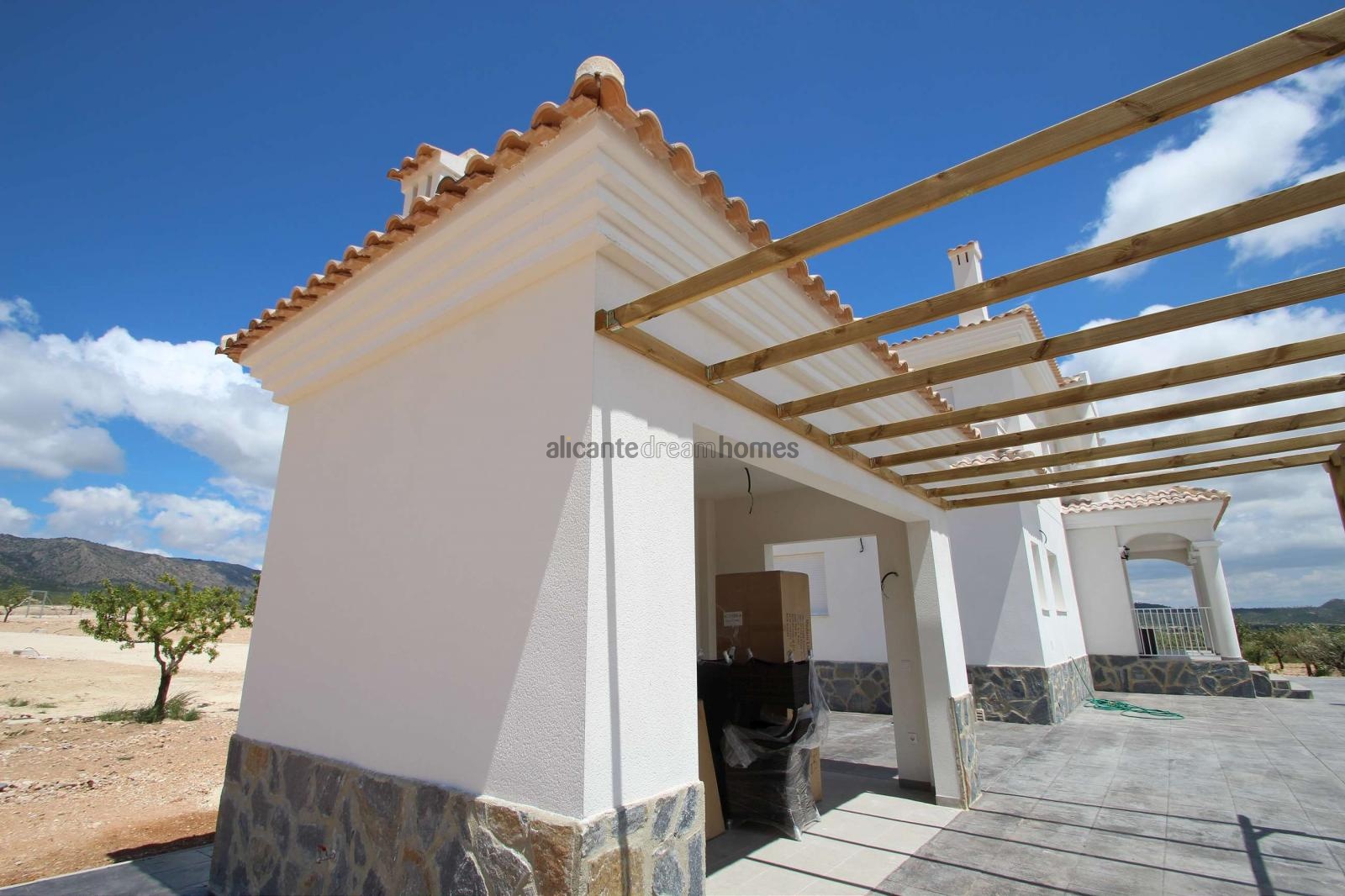 Resale - 4 Bedroom 3 Bathroom Villa in Pinoso -  - Alicante