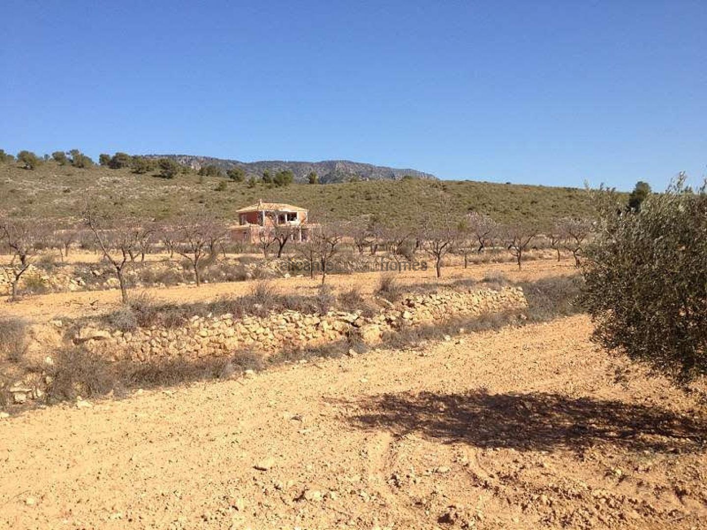 Resale - 4 Bedroom 3 Bathroom Villa in Pinoso -  - Alicante