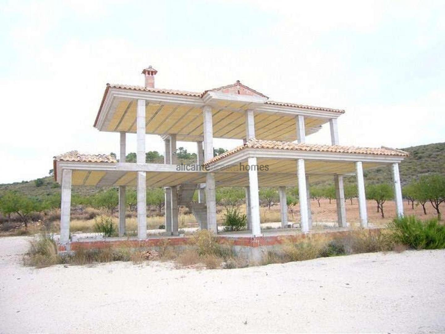 Resale - 4 Bedroom 3 Bathroom Villa in Pinoso -  - Alicante