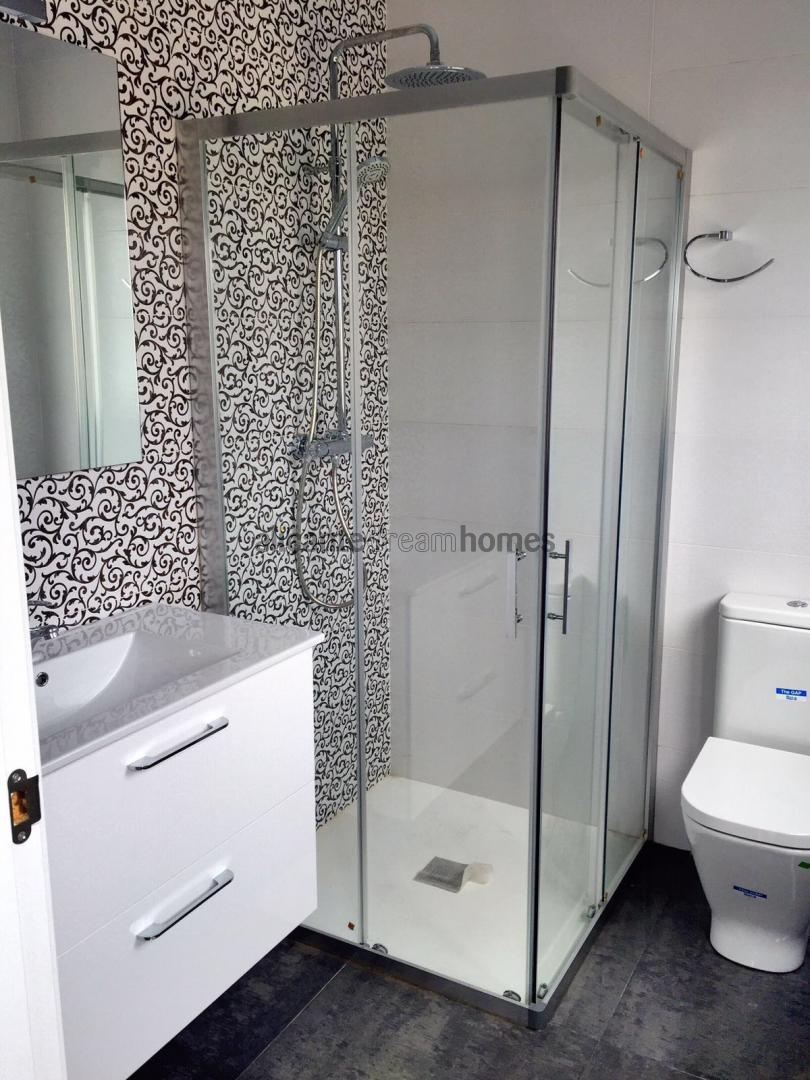 Resale - 4 Bedroom 3 Bathroom Villa in Pinoso -  - Alicante