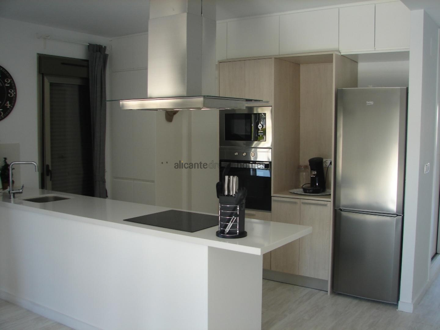 Resale - 4 Bedroom 3 Bathroom Villa in Pinoso -  - Alicante