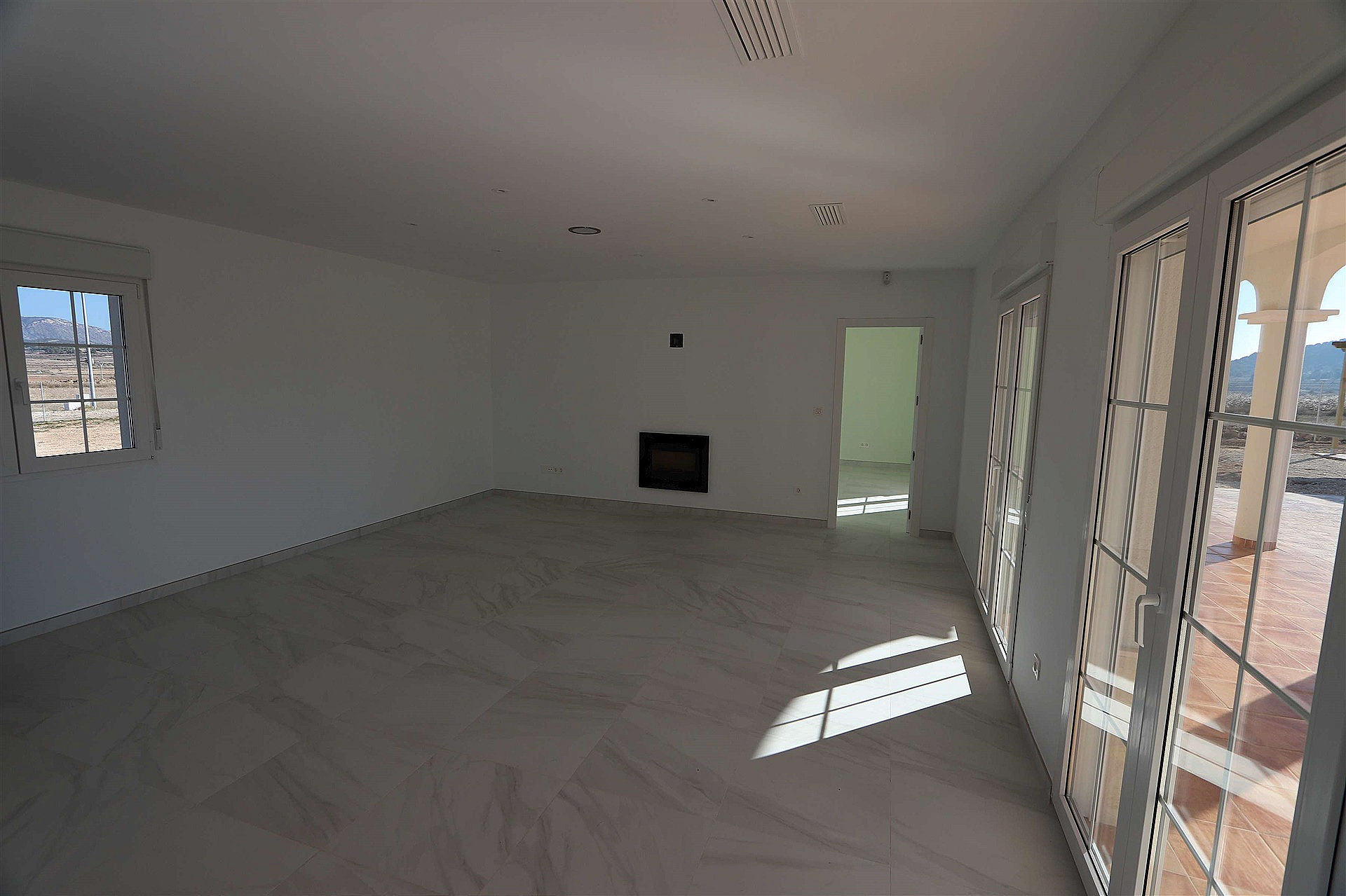 Resale - 4 Bedroom 3 Bathroom Villa in Pinoso -  - Alicante