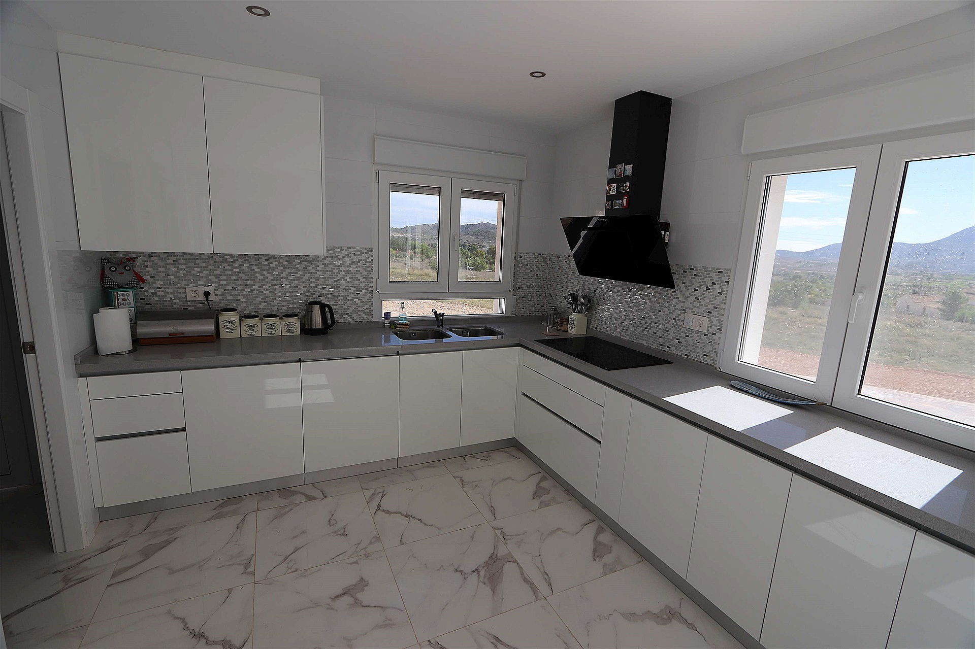 Resale - 4 Bedroom 3 Bathroom Villa in Pinoso -  - Alicante
