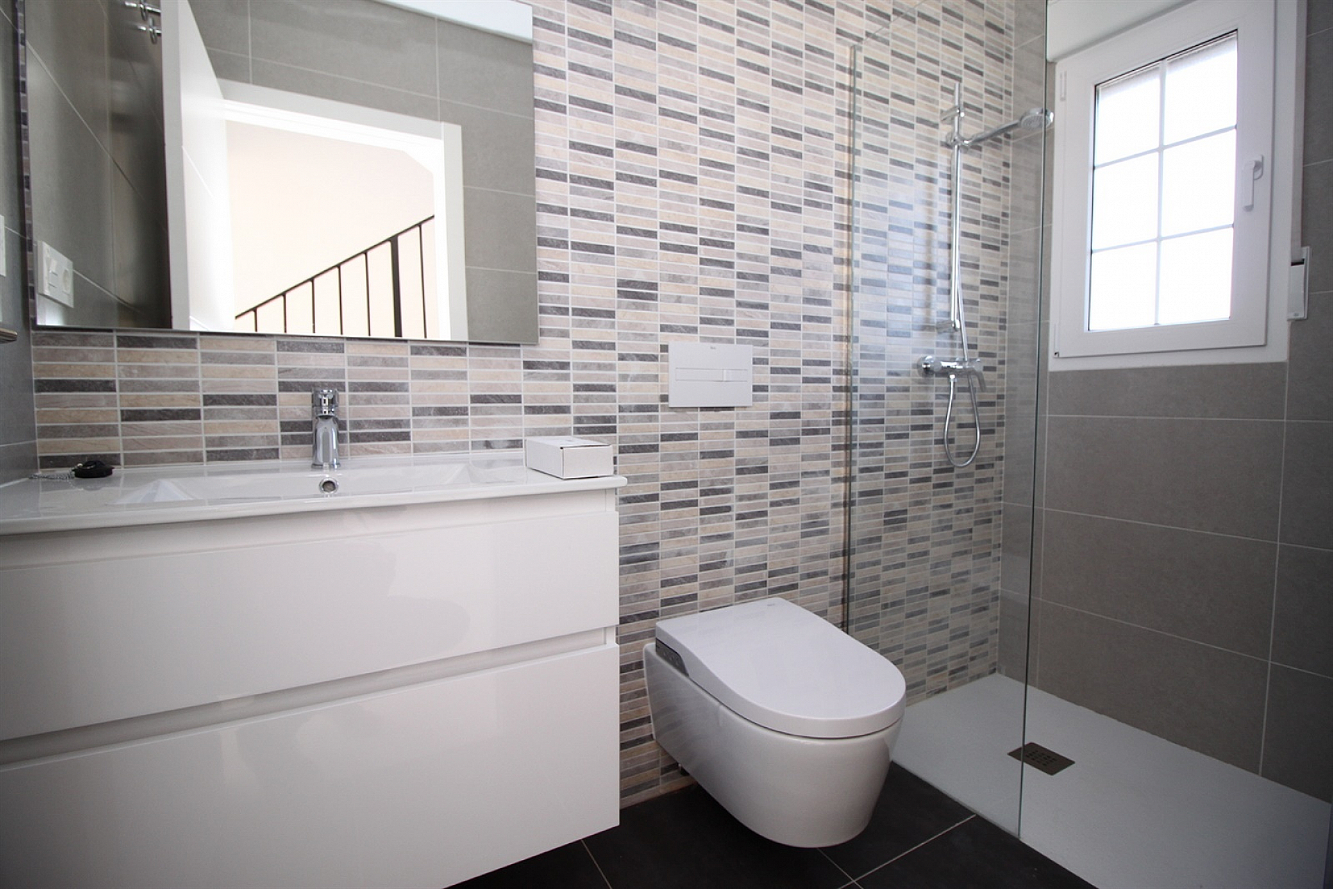 Resale - 4 Bedroom 3 Bathroom Villa in Pinoso -  - Alicante