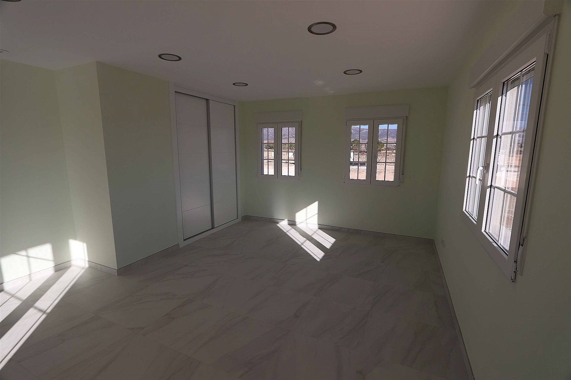 Resale - 4 Bedroom 3 Bathroom Villa in Pinoso -  - Alicante