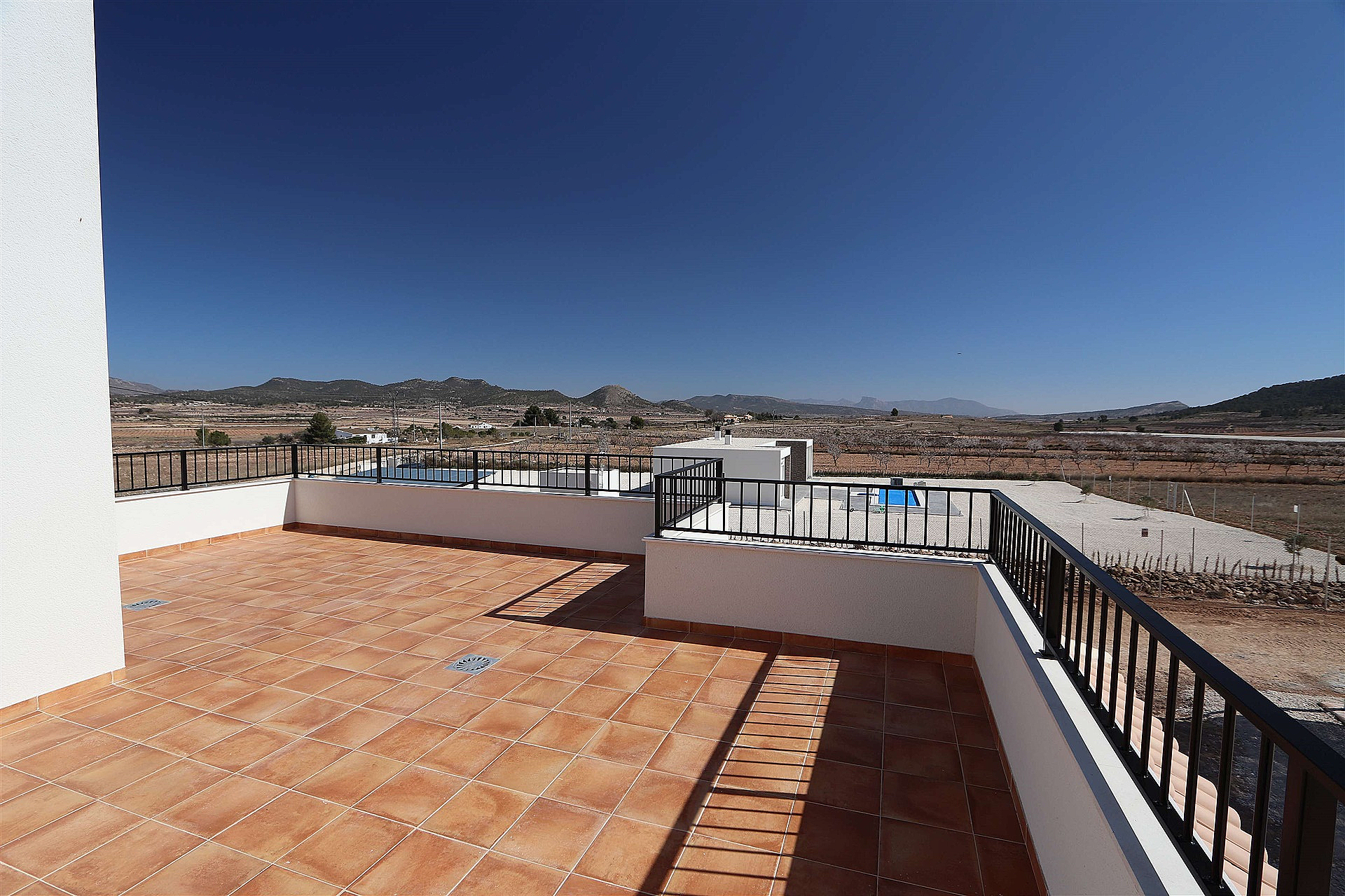 Resale - 4 Bedroom 3 Bathroom Villa in Pinoso -  - Alicante
