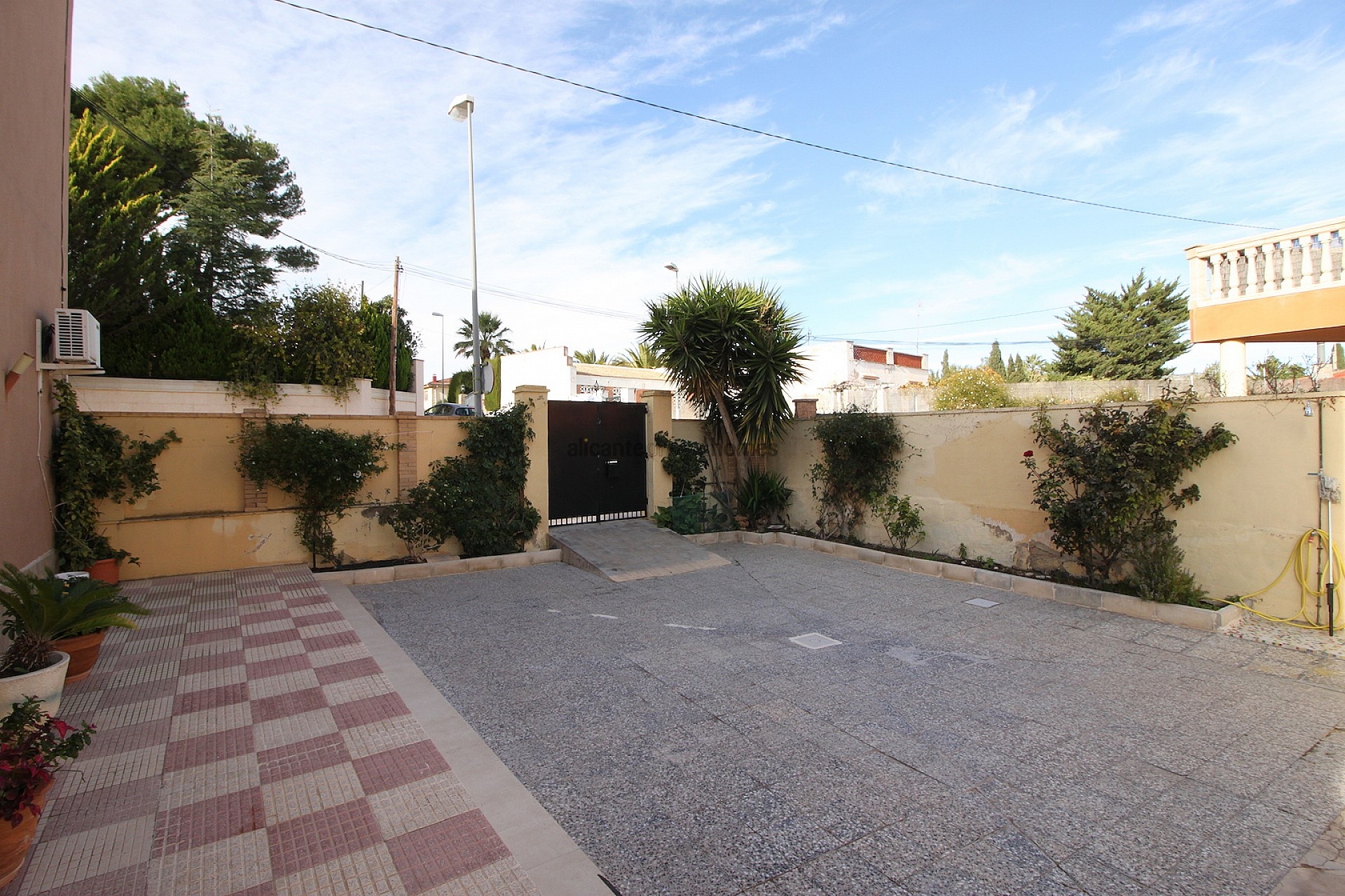 Resale - 4 Bedroom 3 Bathroom Townhouse in Monóvar -  - Alicante