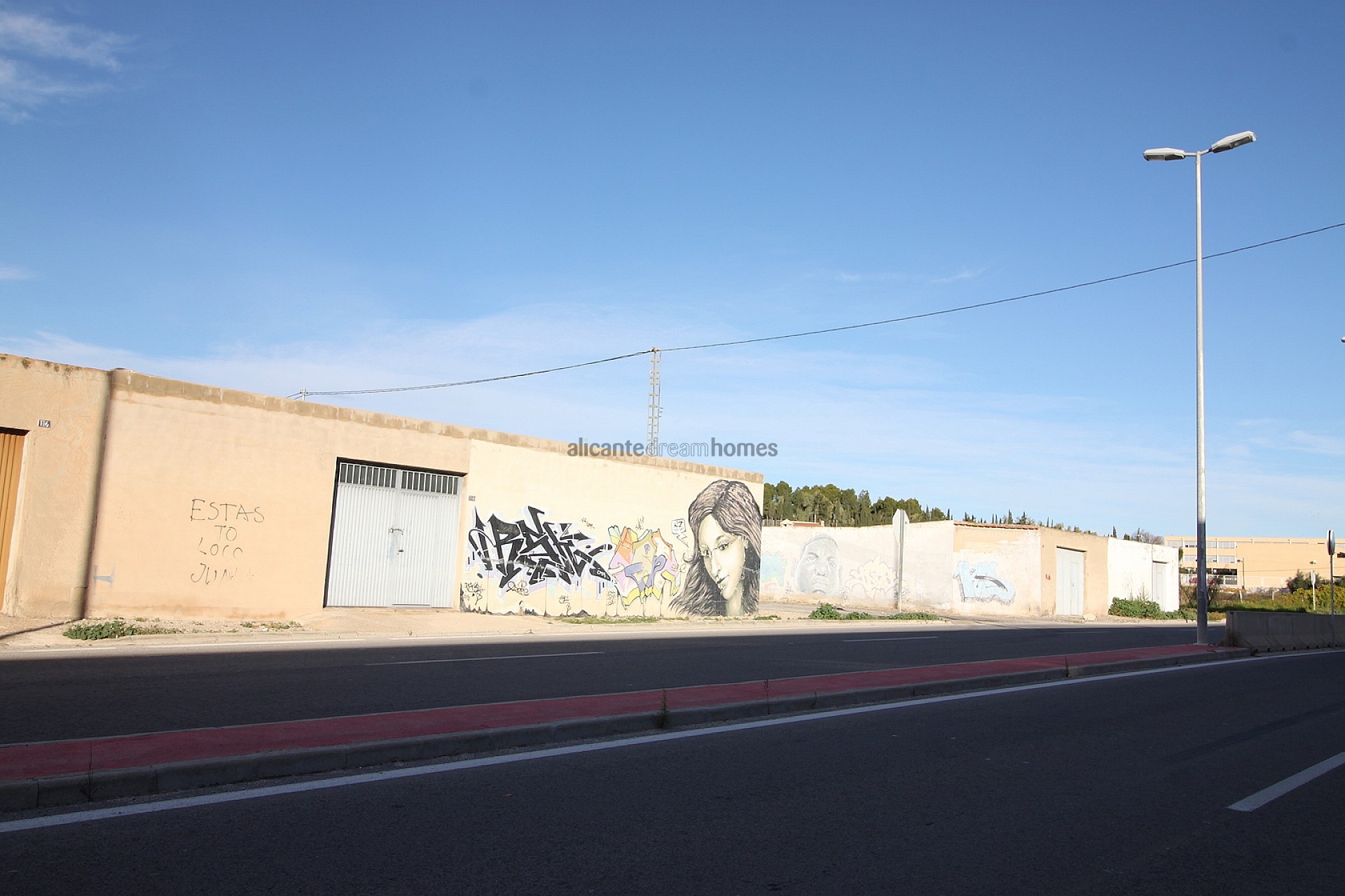 Resale - 4 Bedroom 3 Bathroom Townhouse in Monóvar -  - Alicante