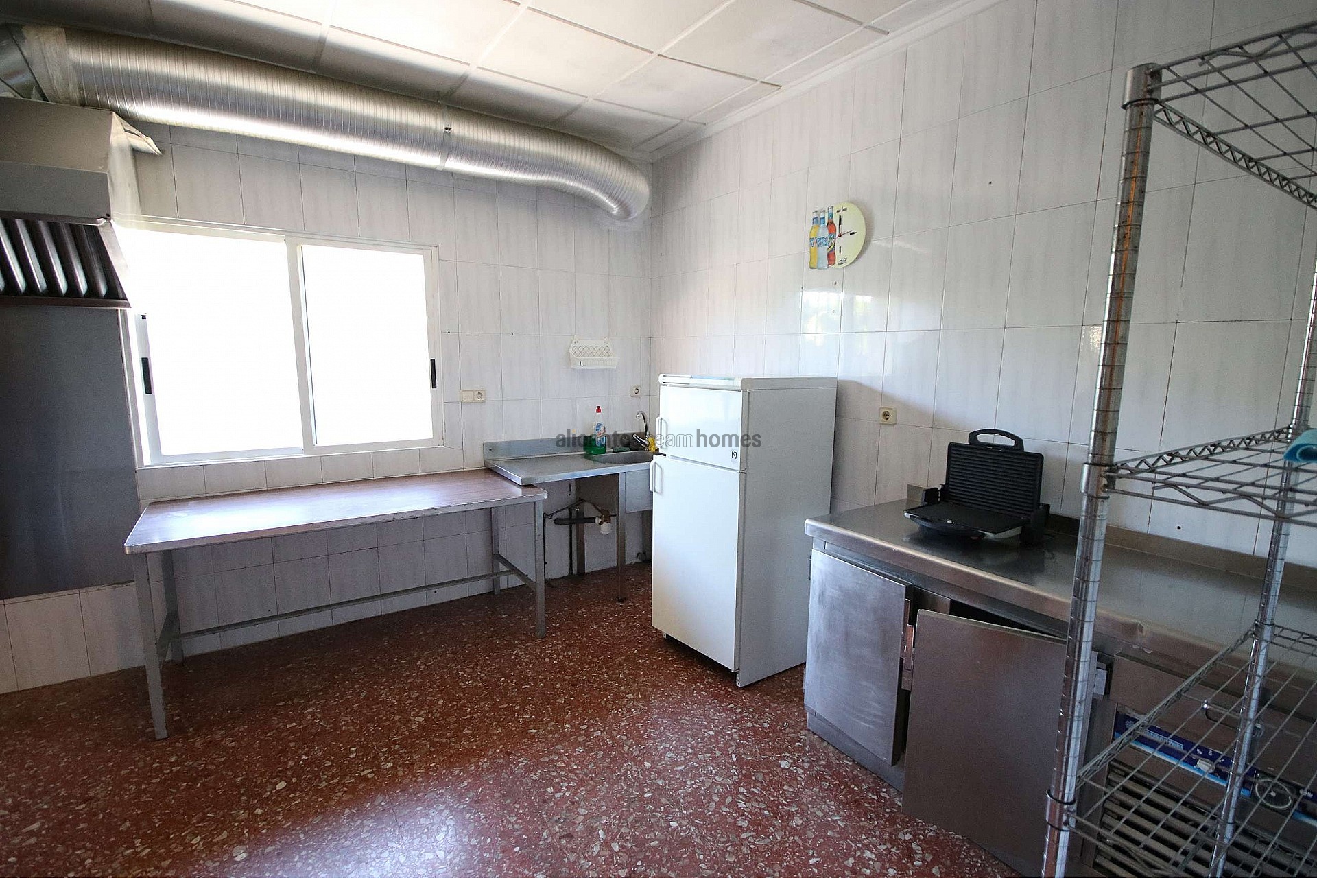Resale - 4 Bedroom 5 Bathroom Commercial in Monóvar -  - Alicante