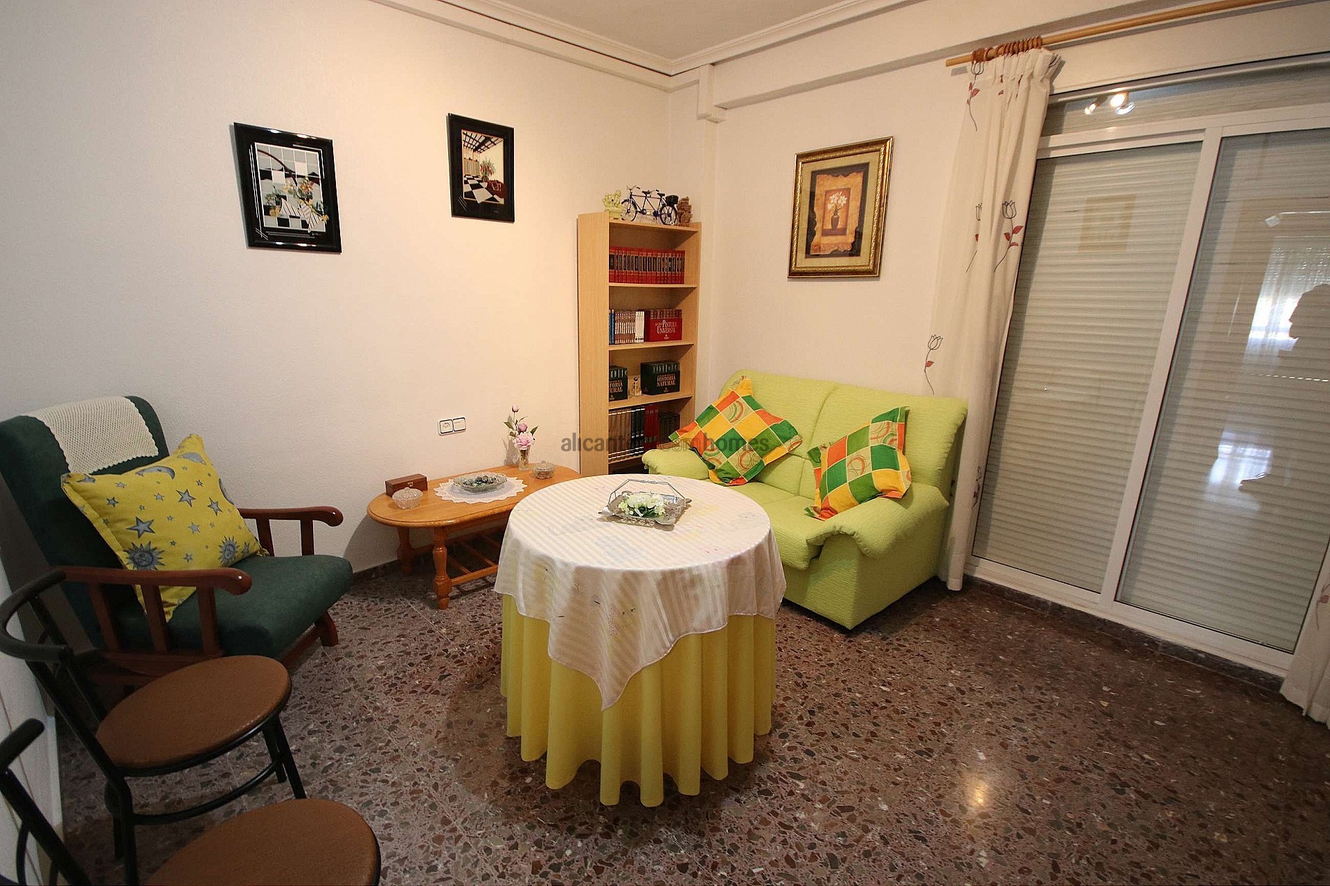 Resale - 4 Bedroom 5 Bathroom Commercial in Monóvar -  - Alicante