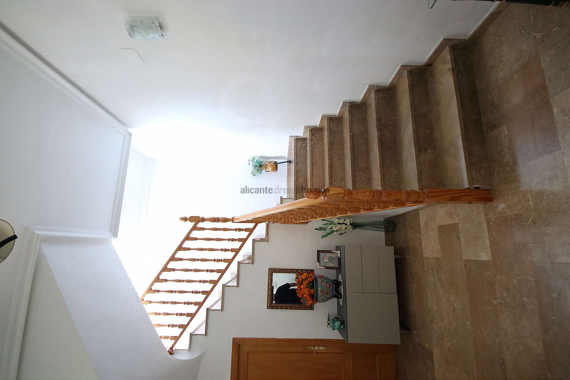 Resale - 4 Bedroom 5 Bathroom Commercial in Monóvar -  - Alicante
