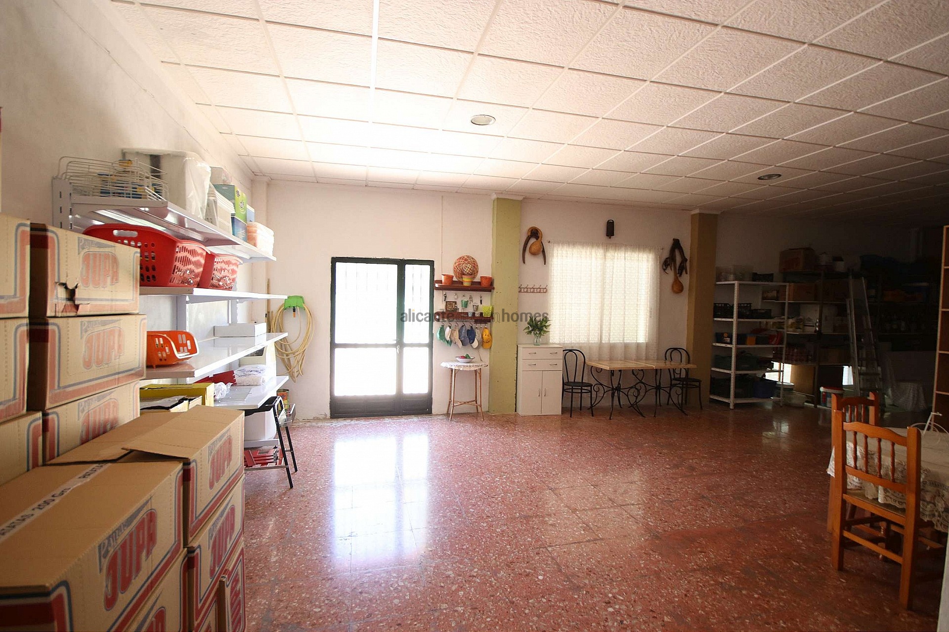 Resale - 4 Bedroom 5 Bathroom Commercial in Monóvar -  - Alicante
