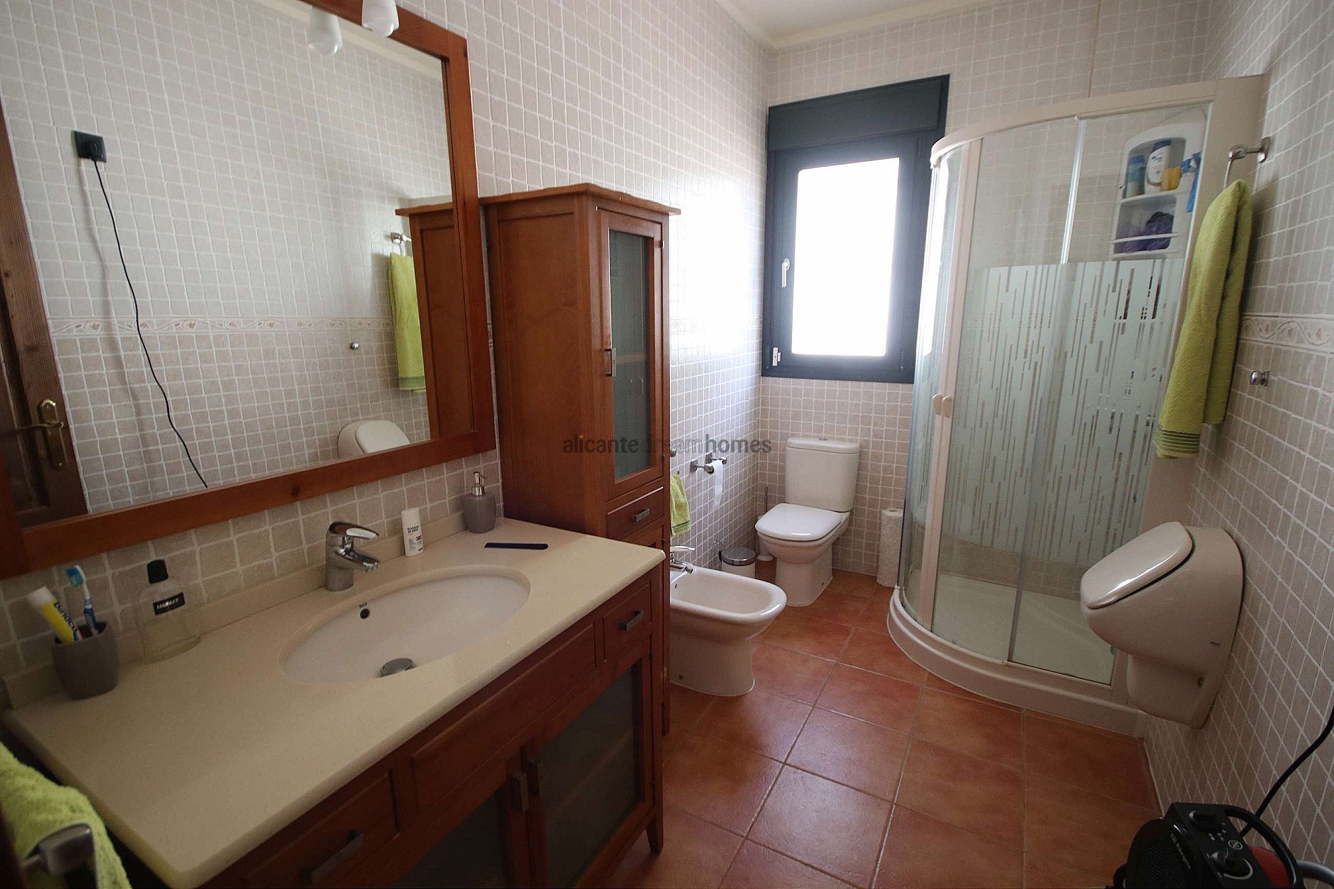 Resale - 4 Bedroom 2 Bathroom Villa in Petrer -  - Alicante