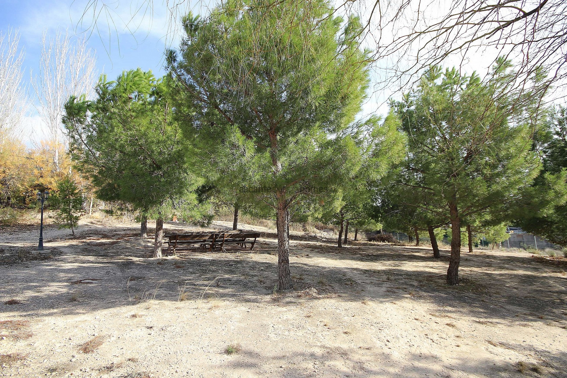 Resale - 4 Bedroom 2 Bathroom Villa in Petrer -  - Alicante