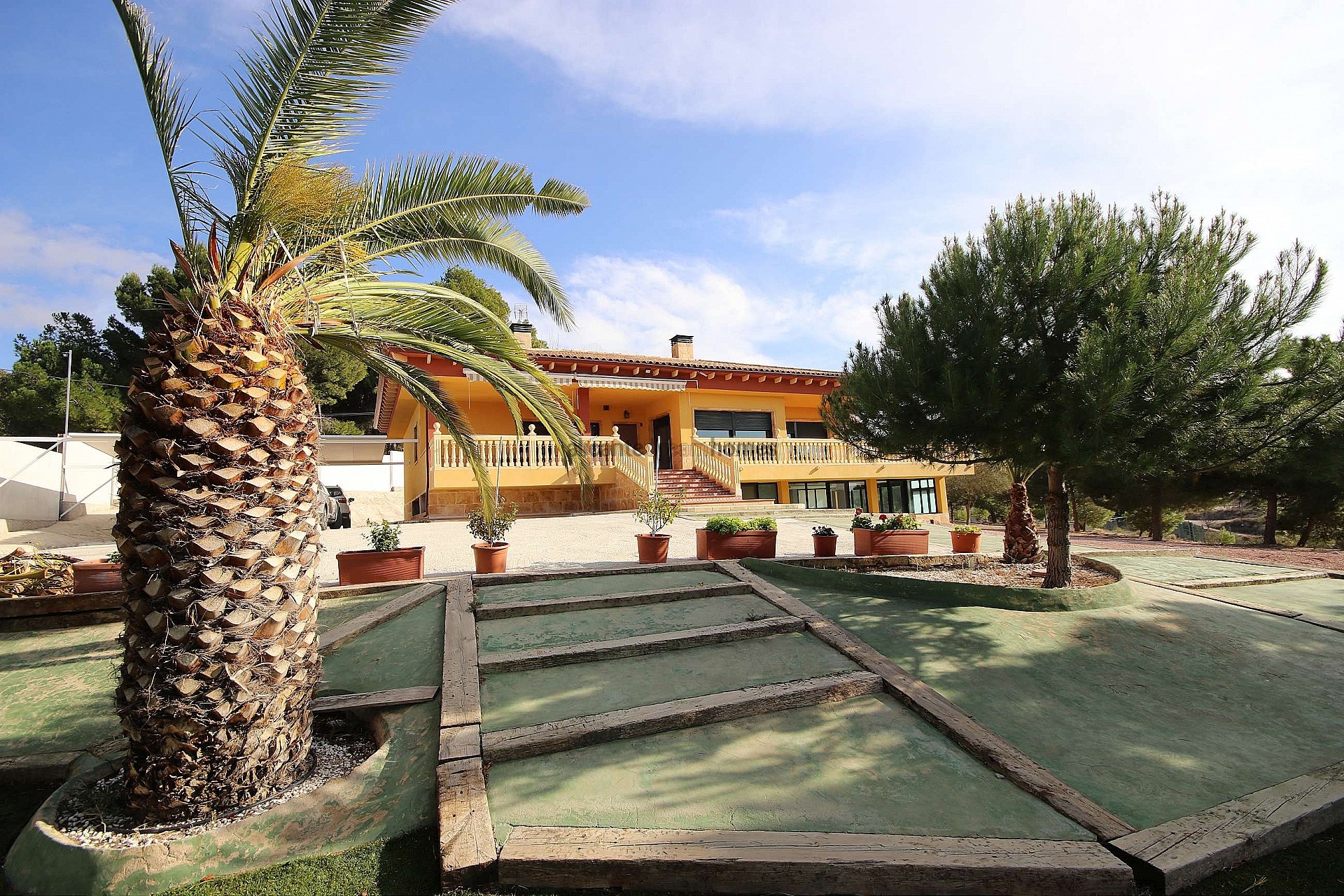 Resale - 4 Bedroom 2 Bathroom Villa in Petrer -  - Alicante