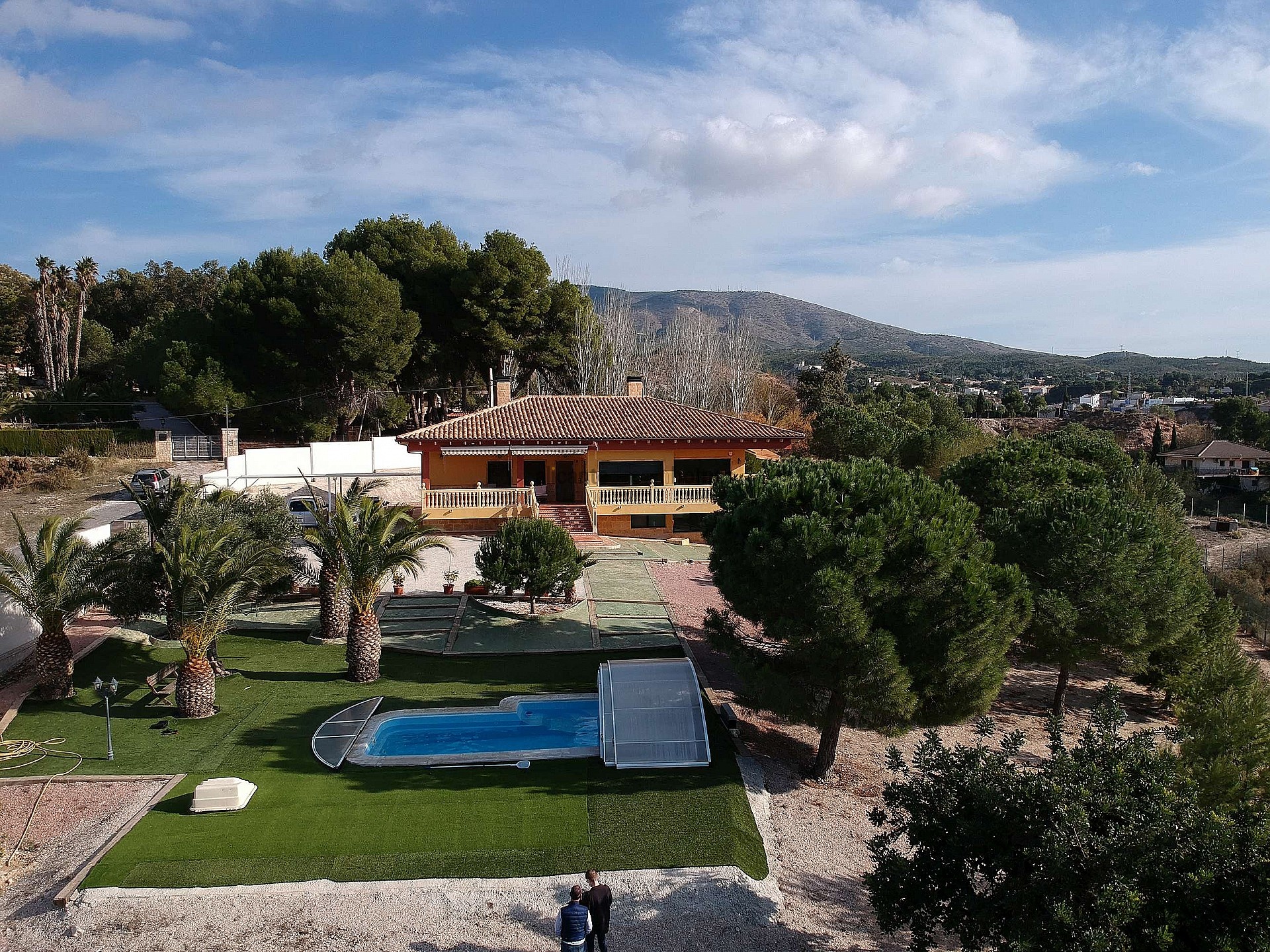 Resale - 4 Bedroom 2 Bathroom Villa in Petrer -  - Alicante