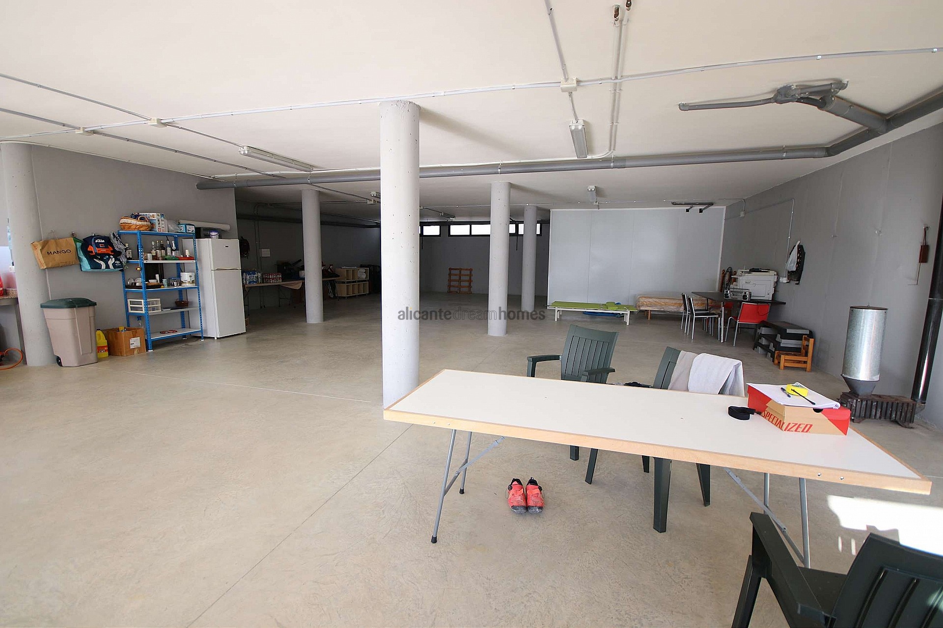 Resale - 4 Bedroom 2 Bathroom Villa in Petrer -  - Alicante